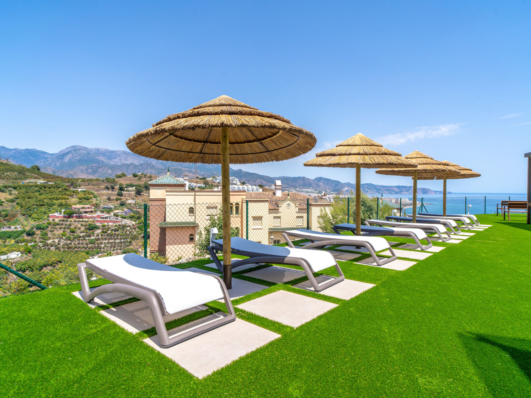 Bayview Hills Deluxe by Casasol - Drinnen