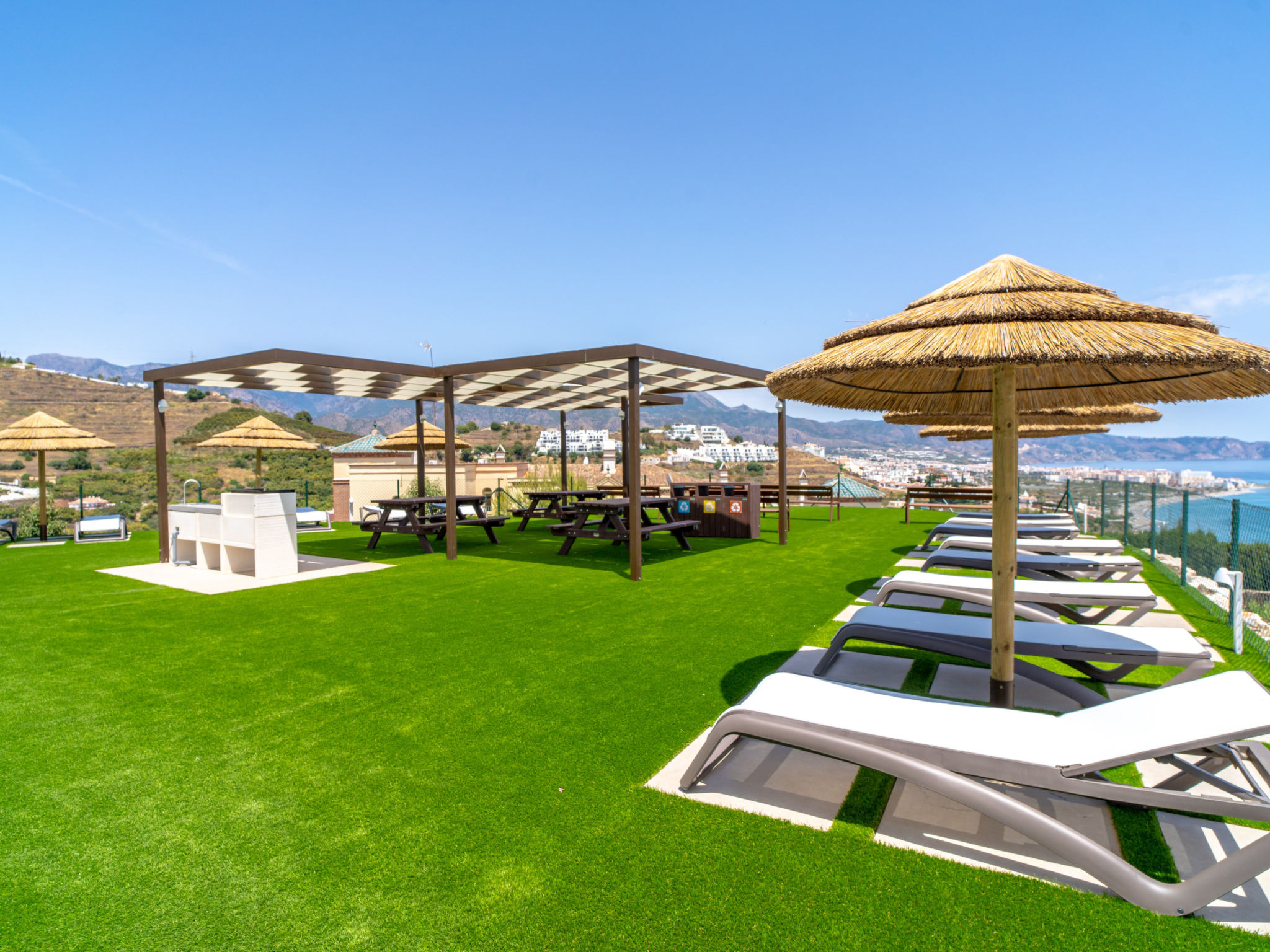 Bayview Hills Deluxe by Casasol - Drinnen