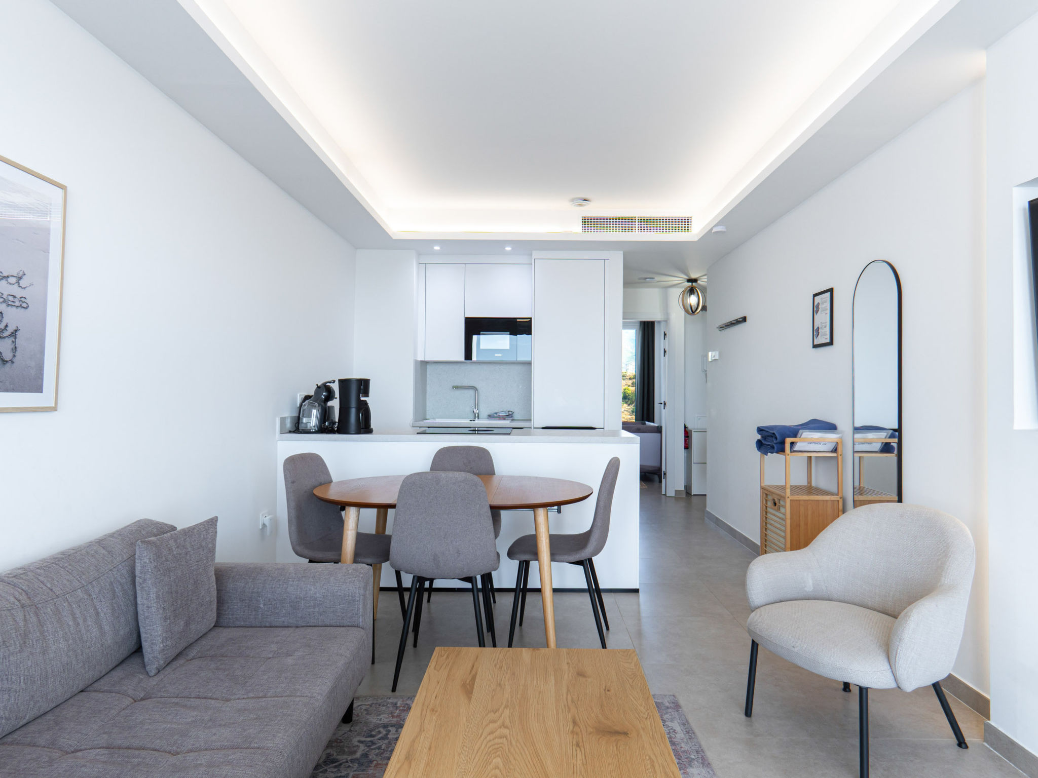 Bayview Hills Suite by Casasol - Inside