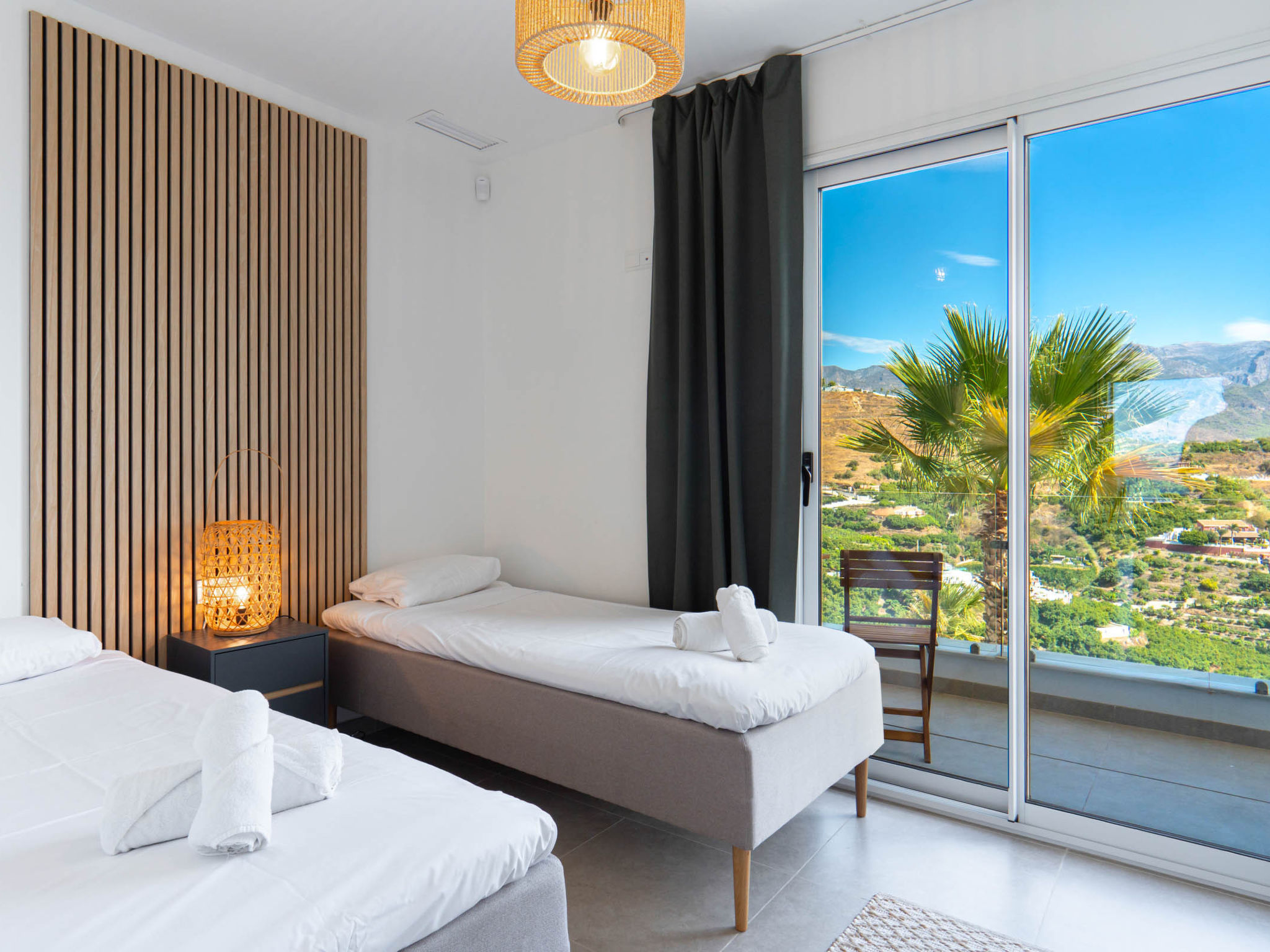 Bayview Hills Suite by Casasol - Inside