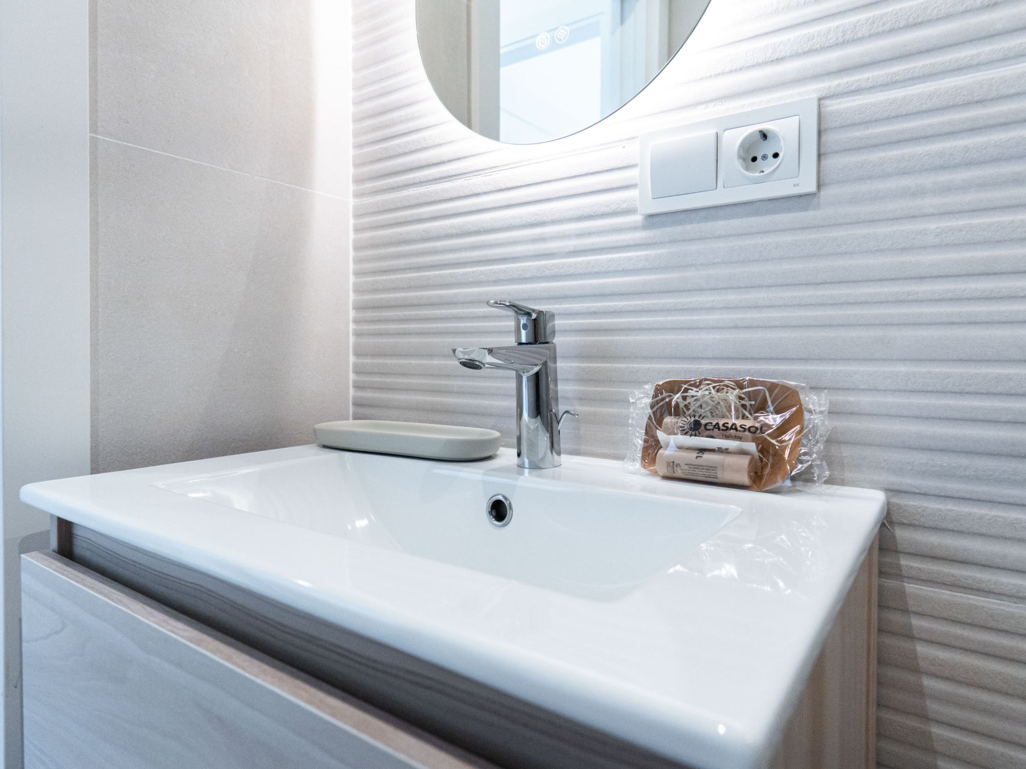 Bayview Hills Suite by Casasol - Inside