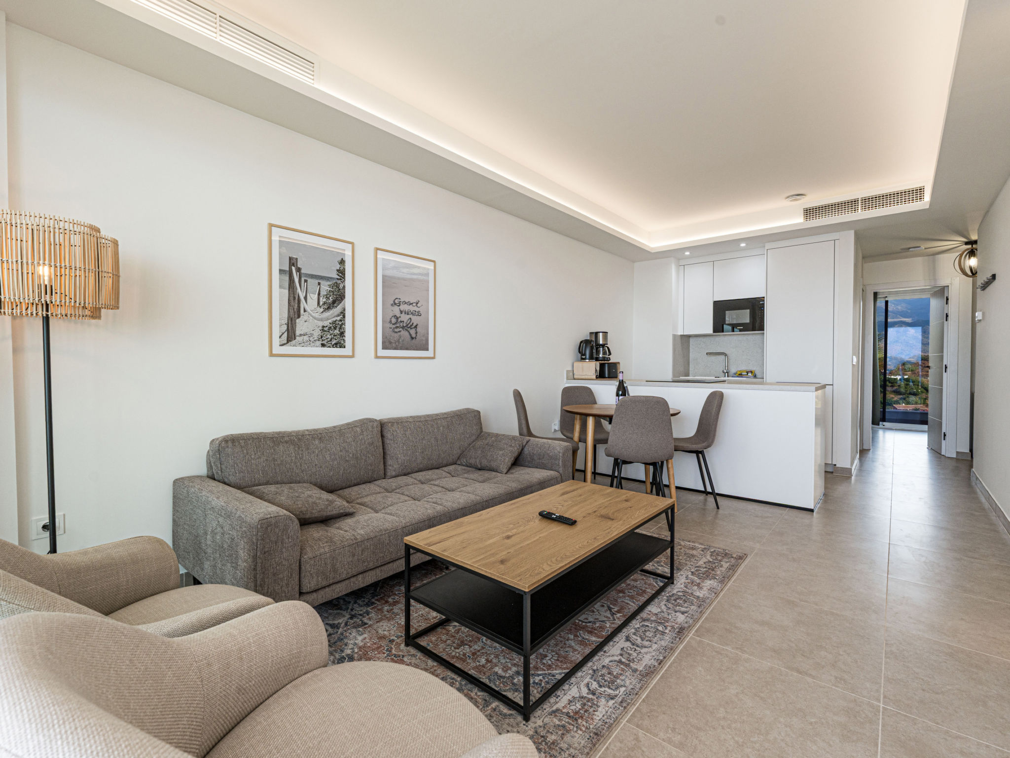 Bayview Hills Suite by Casasol - Drinnen