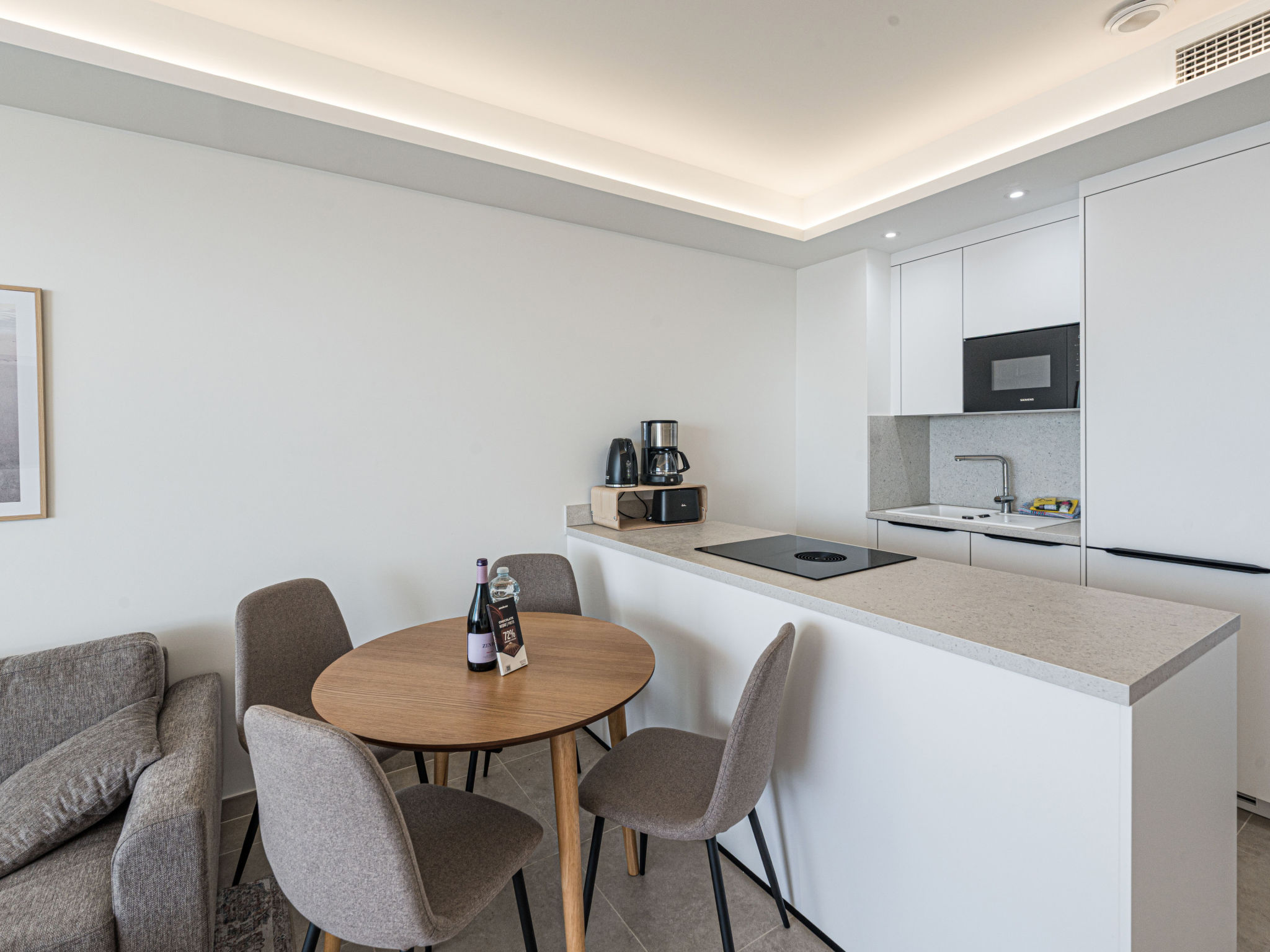 Bayview Hills Suite by Casasol - Drinnen