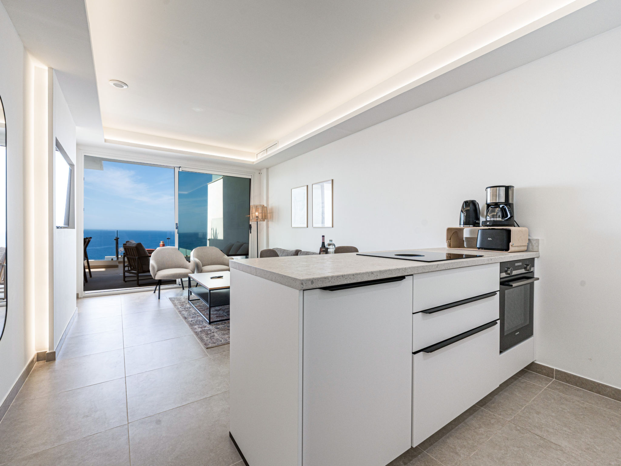 Bayview Hills Suite by Casasol - Drinnen