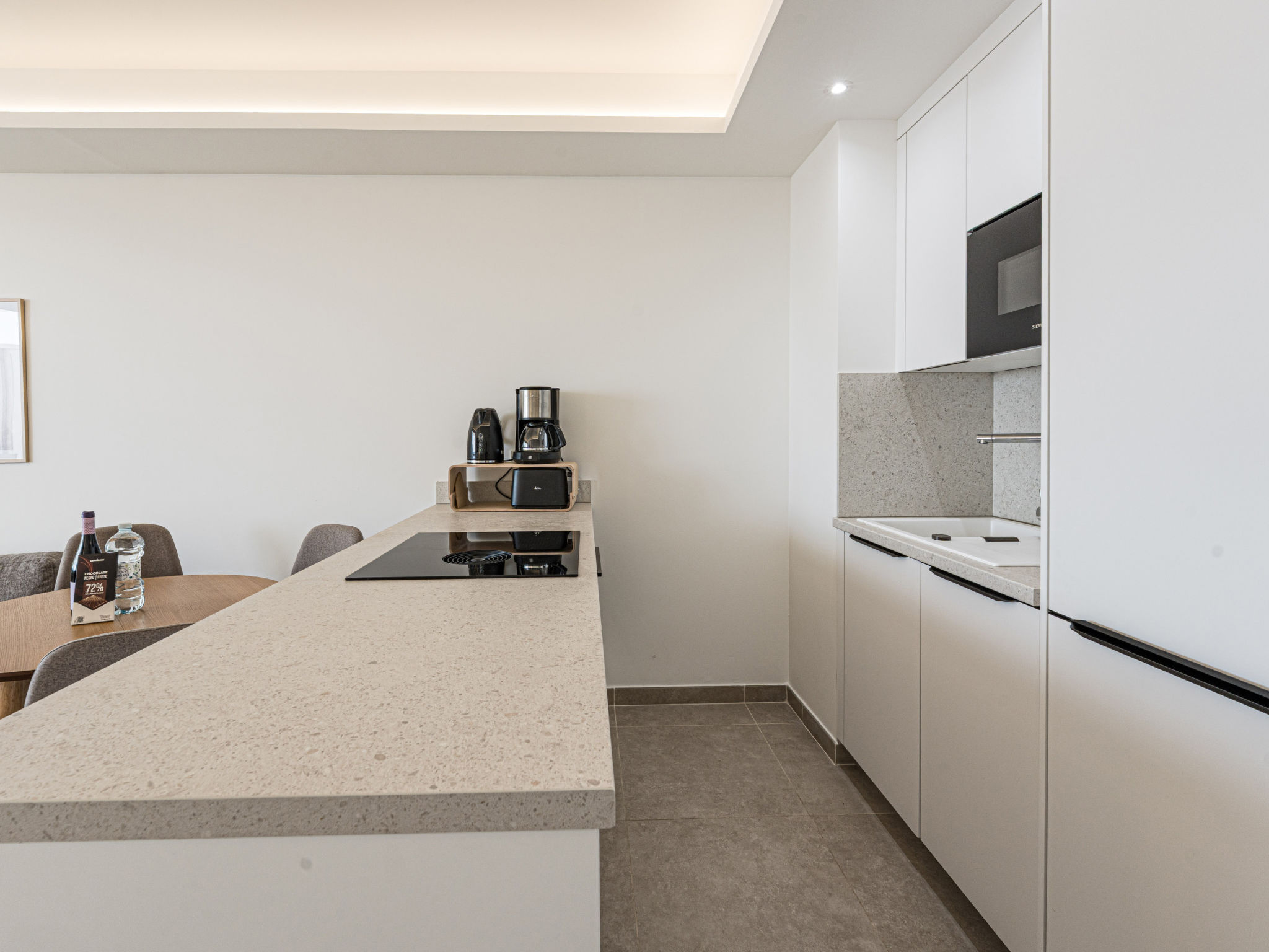 Bayview Hills Suite by Casasol - Drinnen