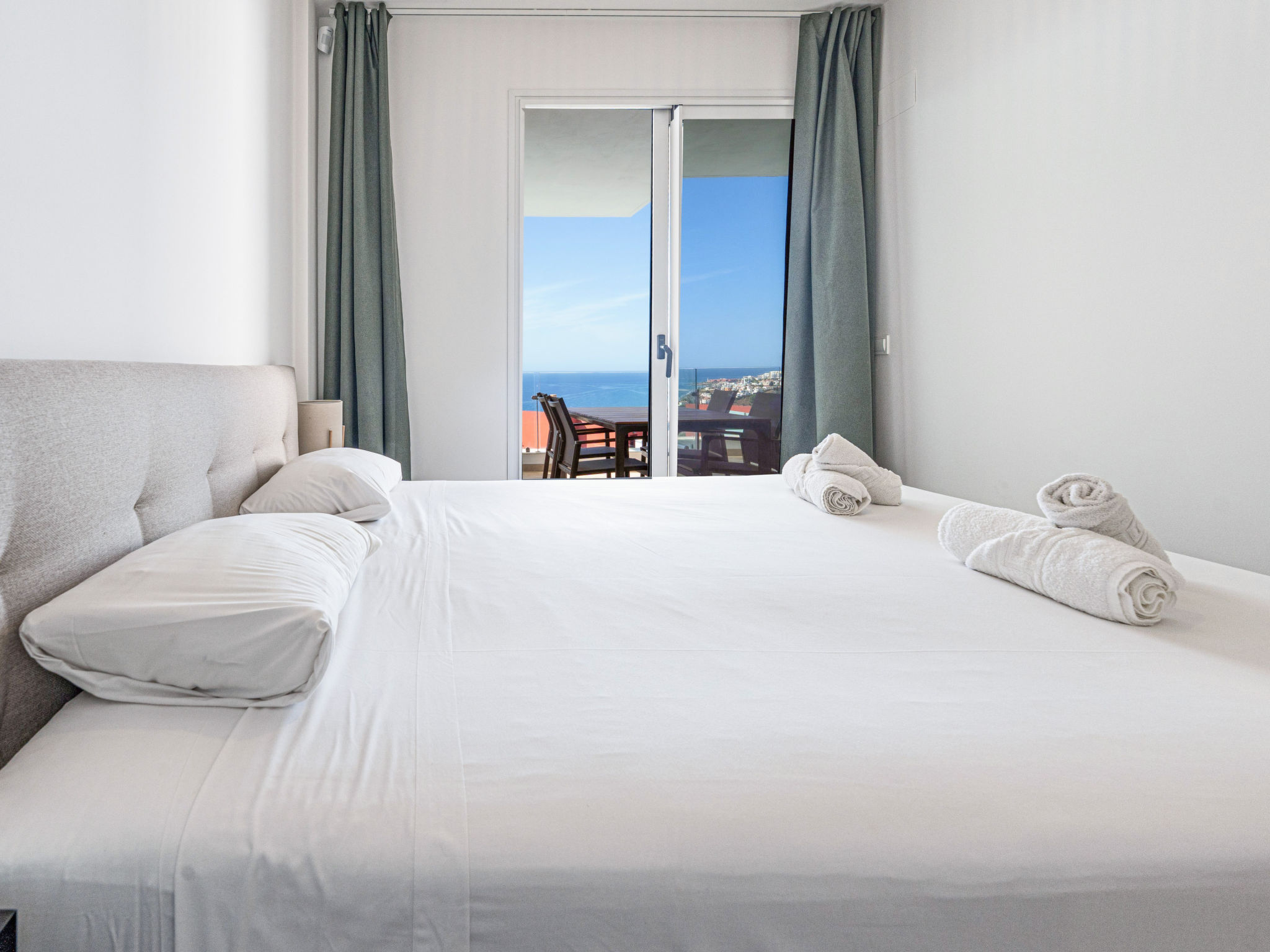 Bayview Hills Suite by Casasol - Drinnen