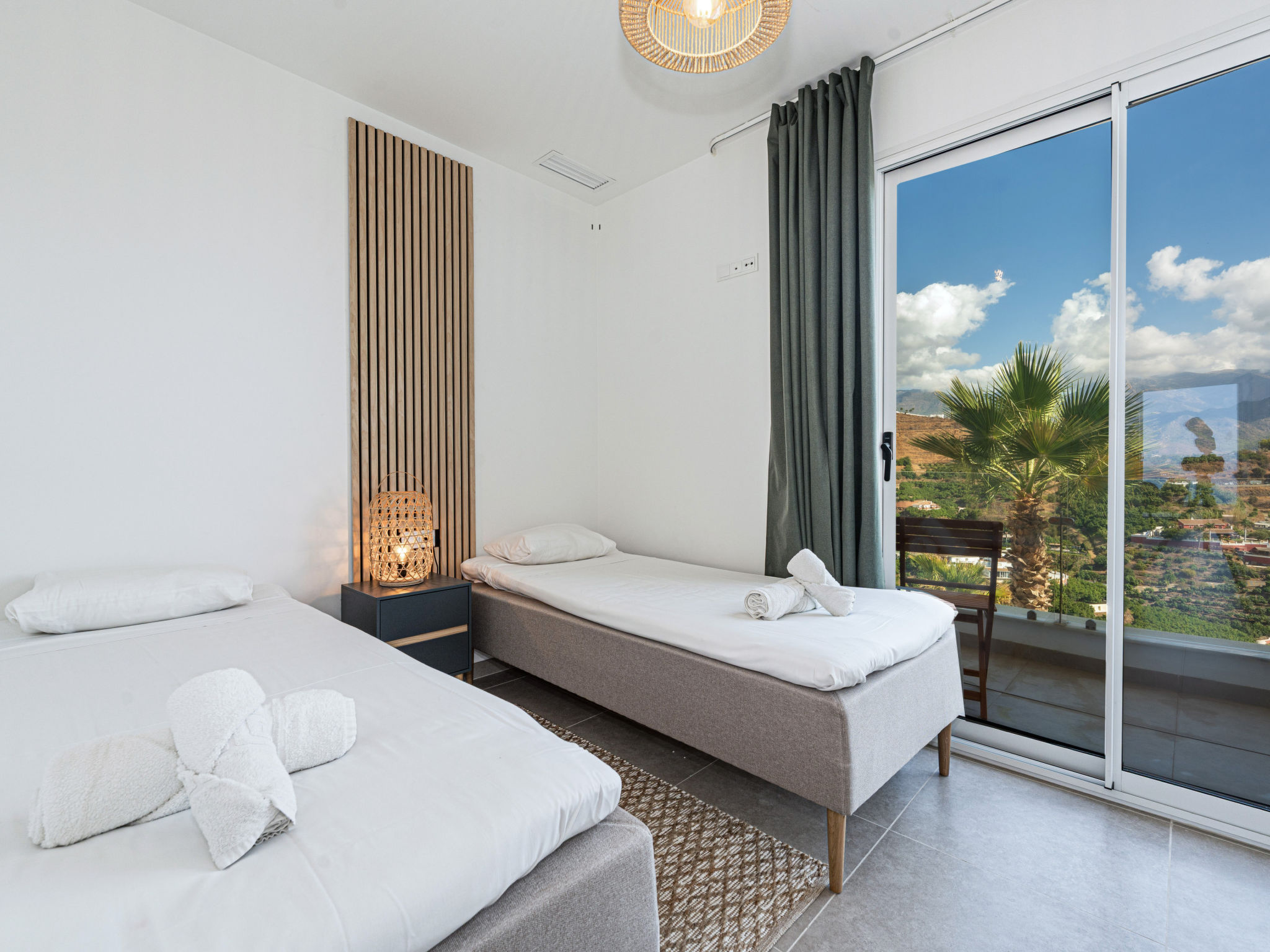 Bayview Hills Suite by Casasol - Drinnen