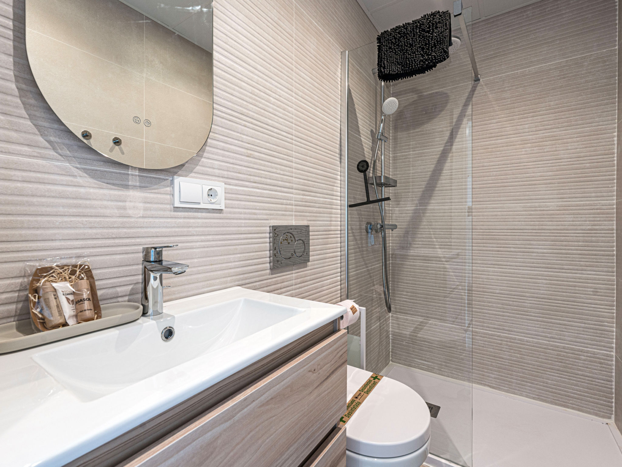 Bayview Hills Suite by Casasol - Drinnen