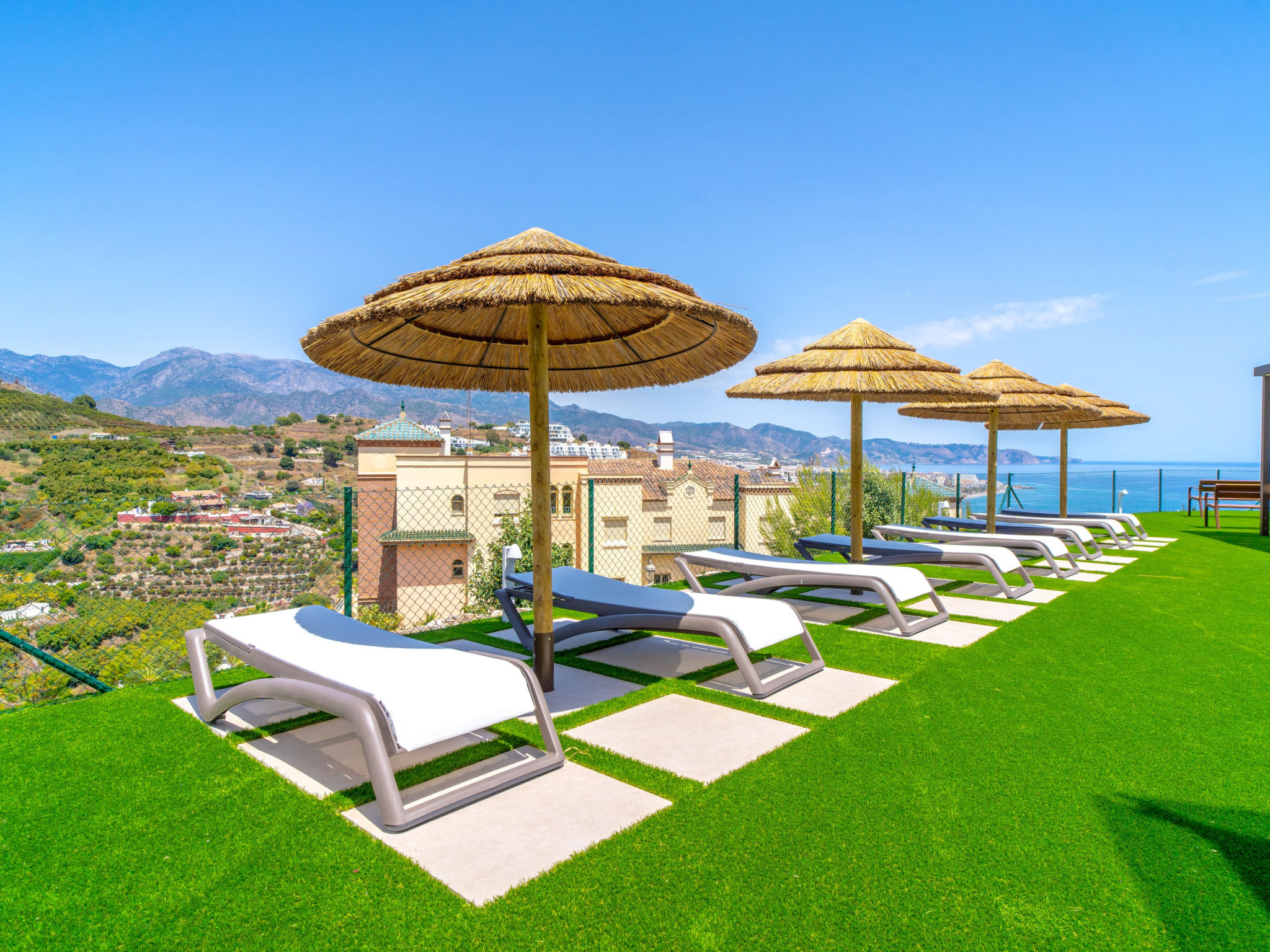 Bayview Hills Suite by Casasol - Drinnen