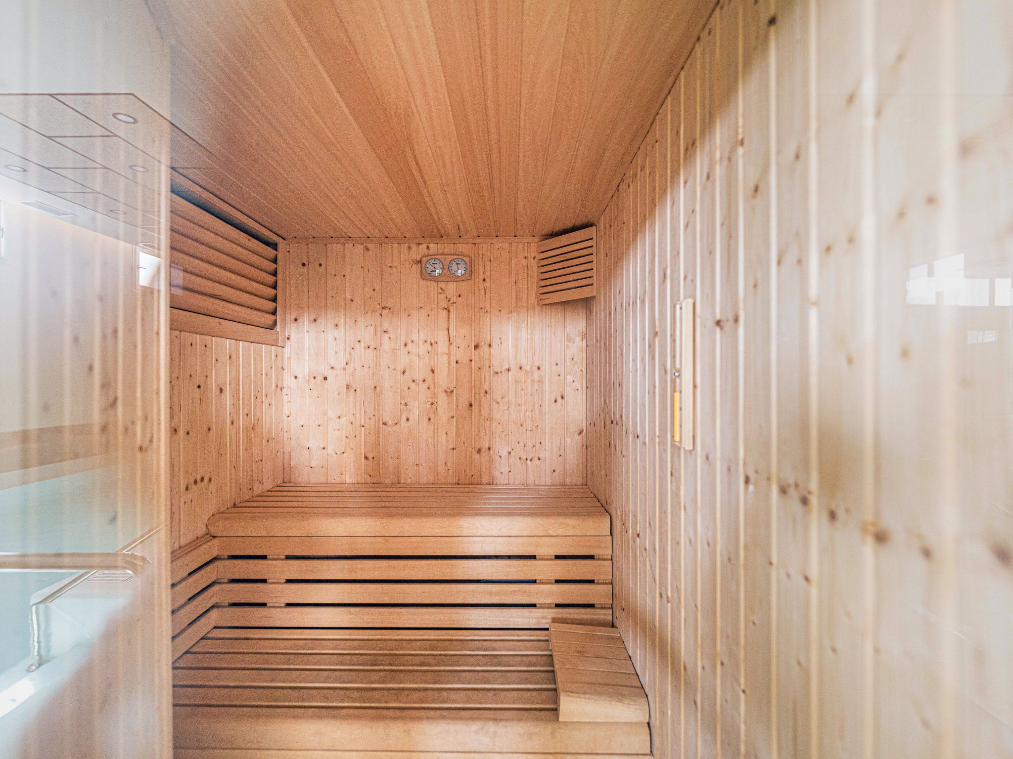 Bayview Hills Suite by Casasol - Drinnen
