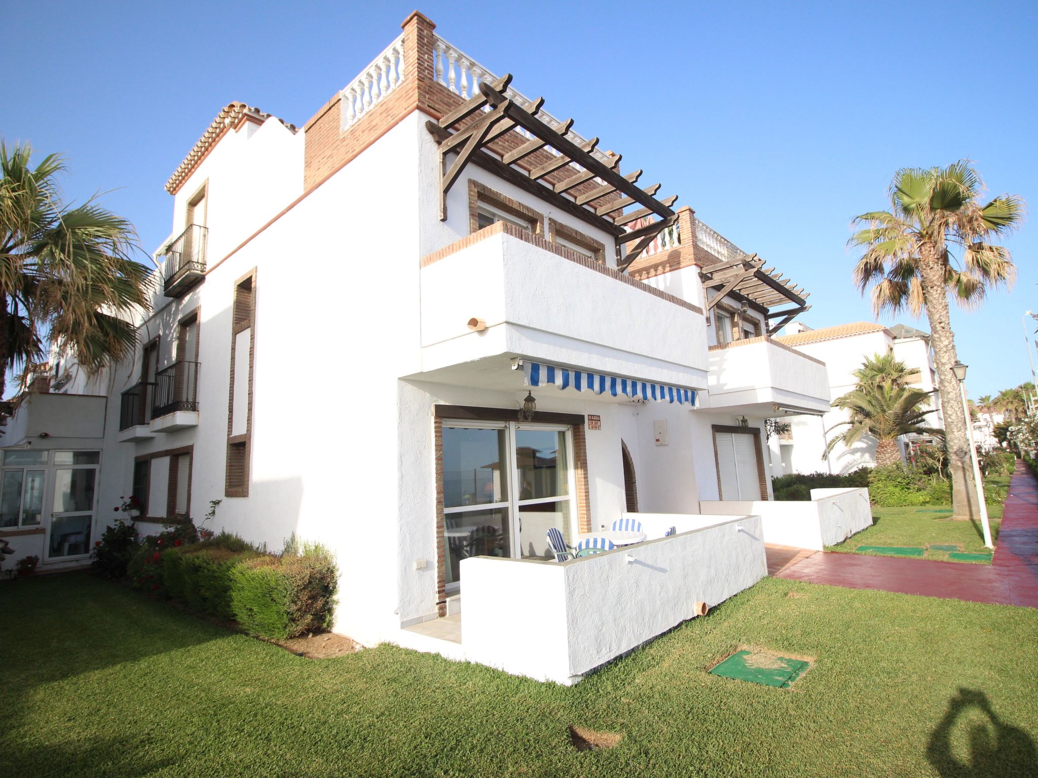 Mit Blick auf das Wasser-Buiten