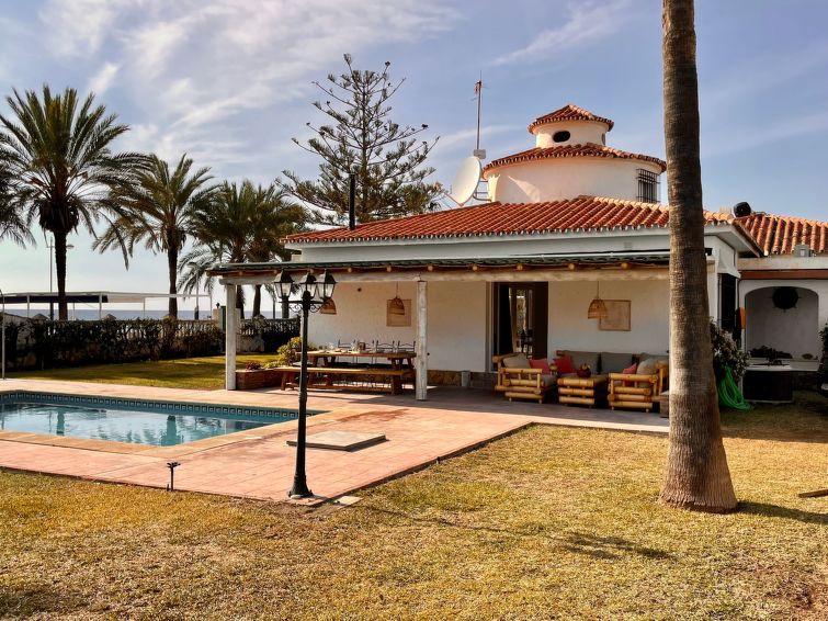 Vakantiehuis met verwarmd zwembad aan zee in Torrox in Torrox