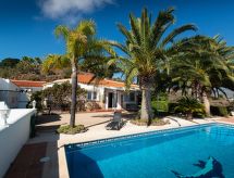 Casa Palmeras in Sayalonga mit Gepflegtem Garten