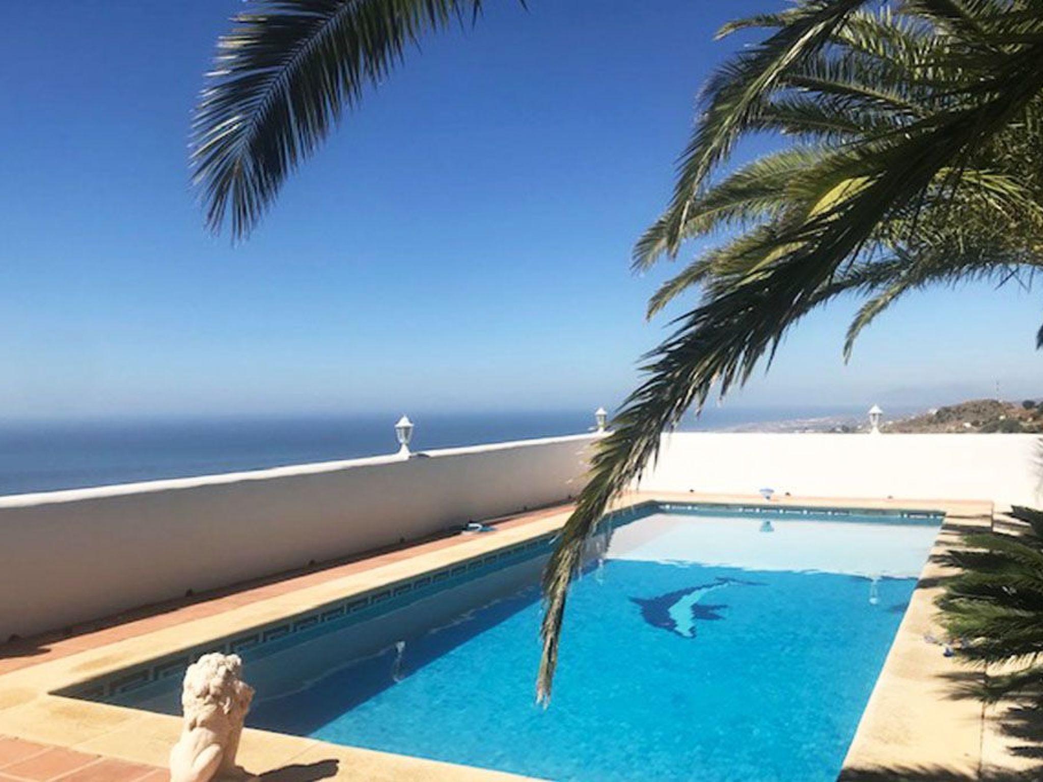 Casa Palmeras in Sayalonga mit Gepflegtem Garten-Drinnen