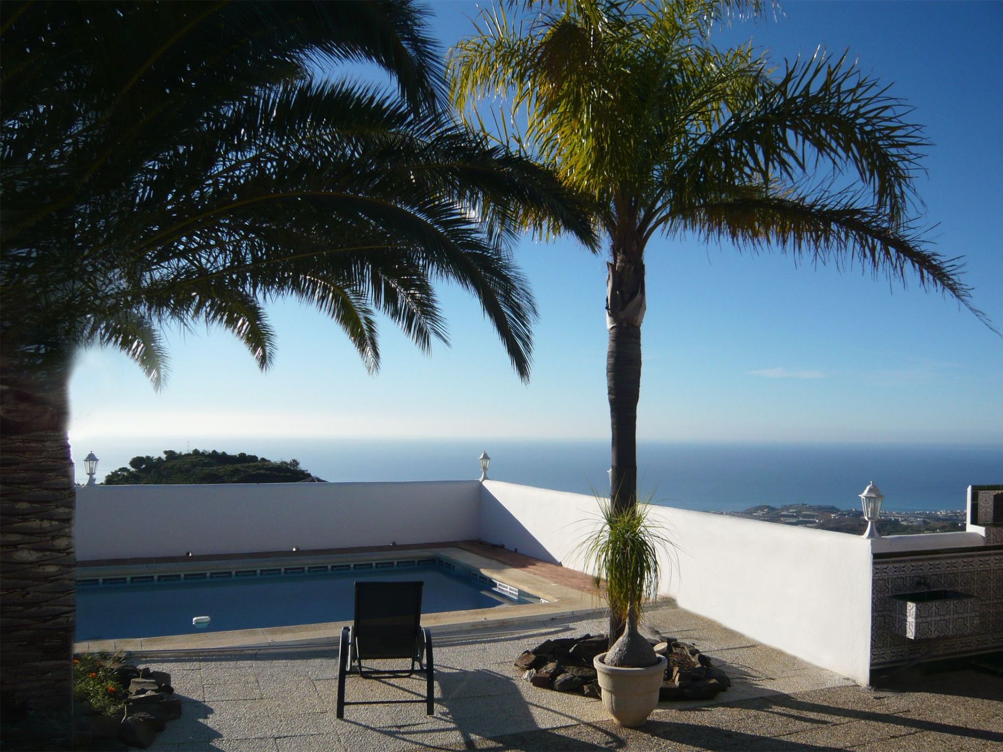 Casa Palmeras in Sayalonga mit Gepflegtem Garten-Drinnen