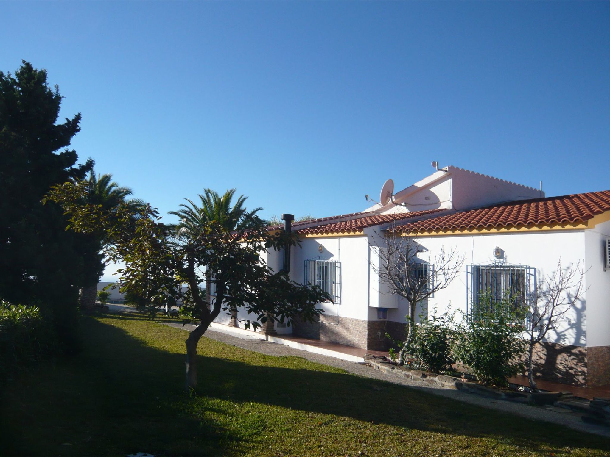 Casa Palmeras in Sayalonga mit Gepflegtem Garten-Drinnen