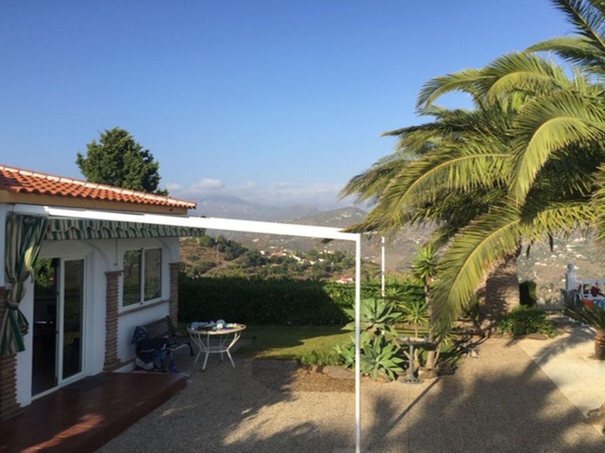 Casa Palmeras in Sayalonga mit Gepflegtem Garten-Drinnen