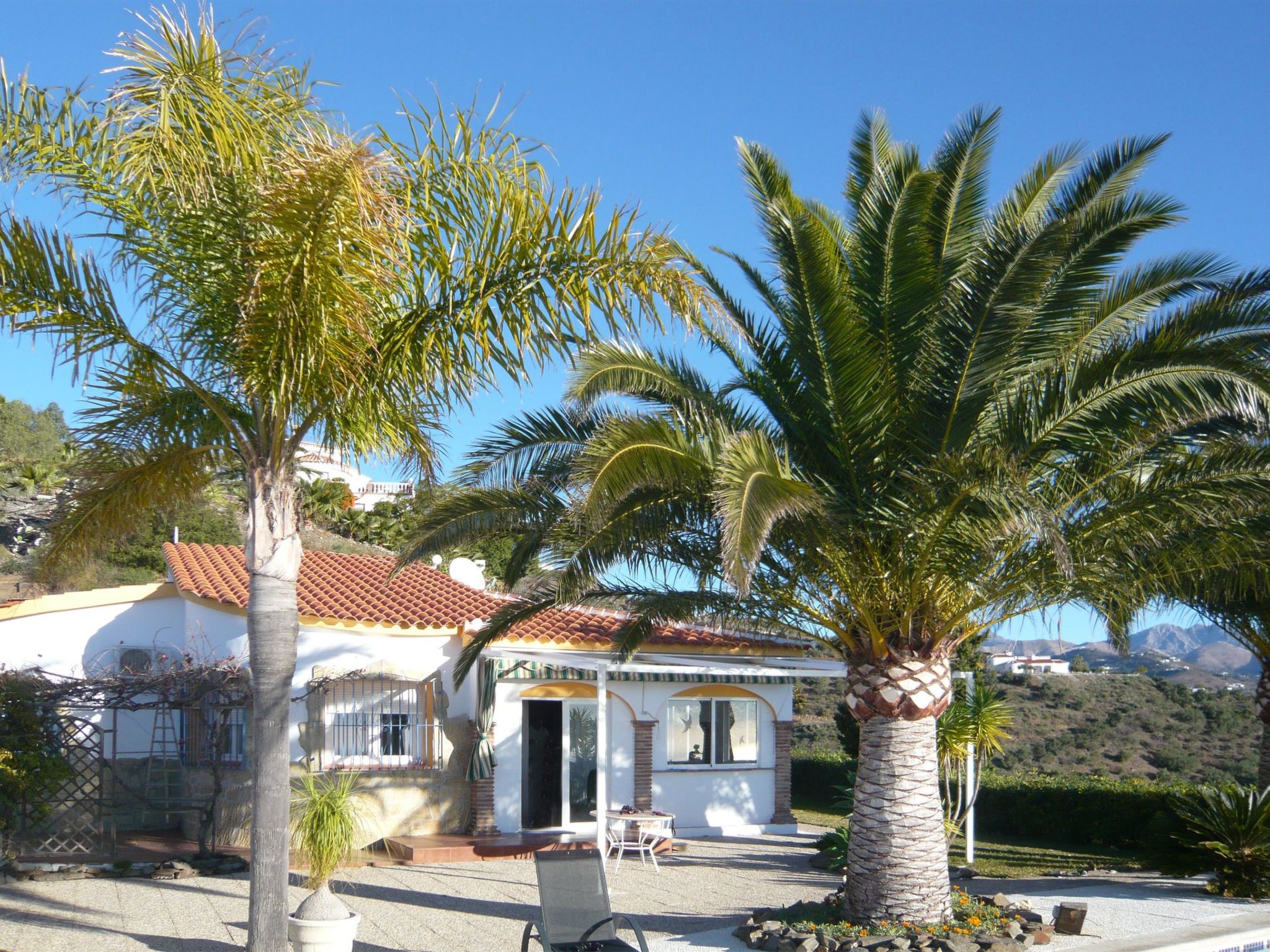 Casa Palmeras in Sayalonga mit Gepflegtem Garten-Drinnen