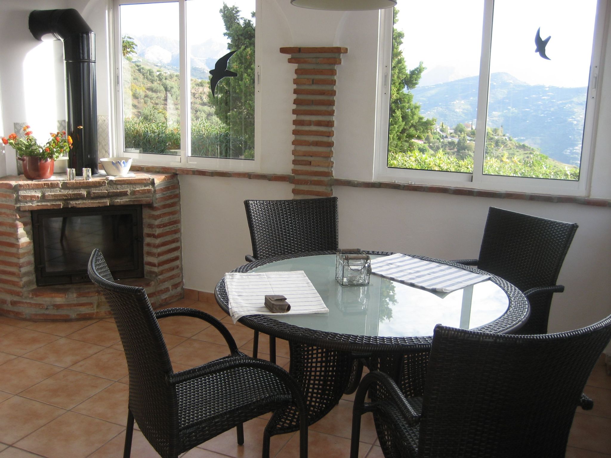 Casa Palmeras in Sayalonga mit Gepflegtem Garten-Drinnen