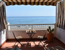 Casa Brisa Marina: Modern rijtjeshuis direct aan zee in Algarrobo Costa - thumbnail 1