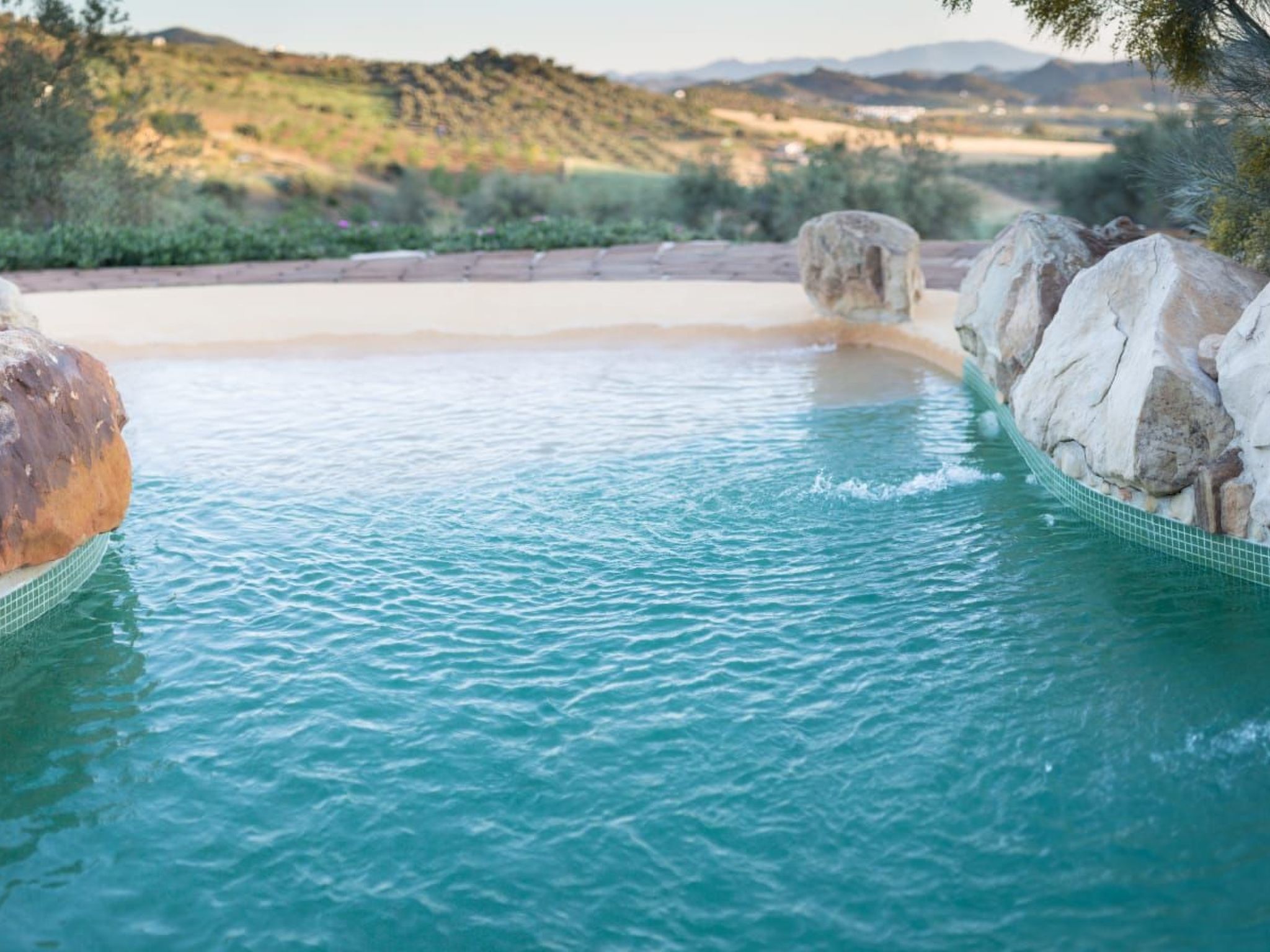 In Almogía mit Garten, Terrasse und gemeinschaftlichem Pool-Outside
