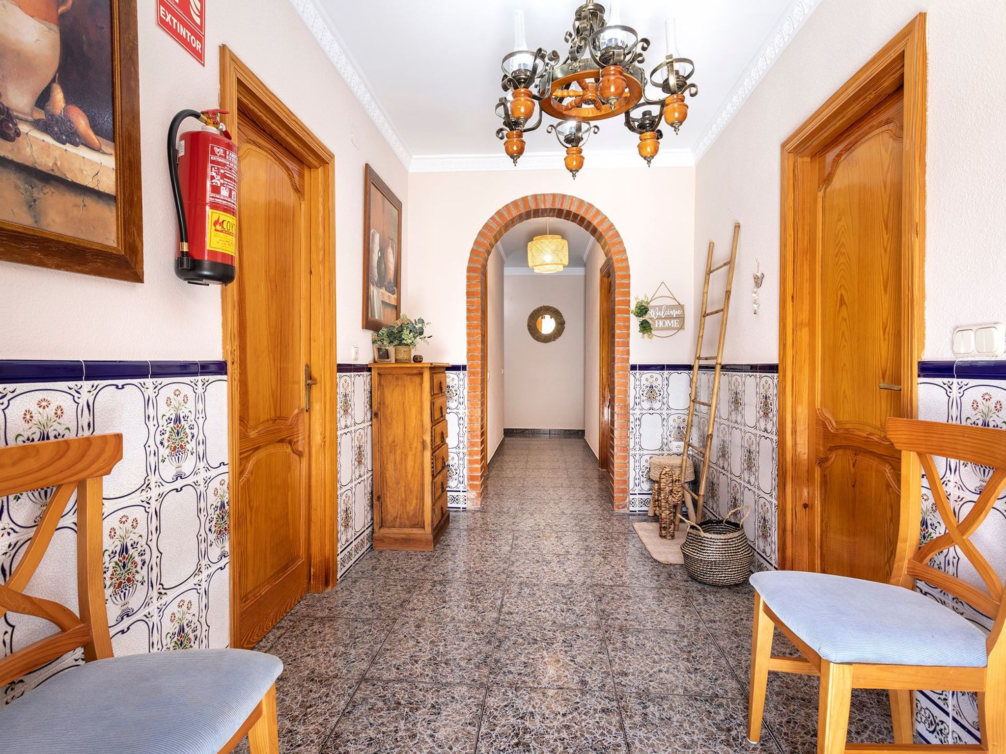 Familienhaus mit großzügigen Außenanlagen-Dedans