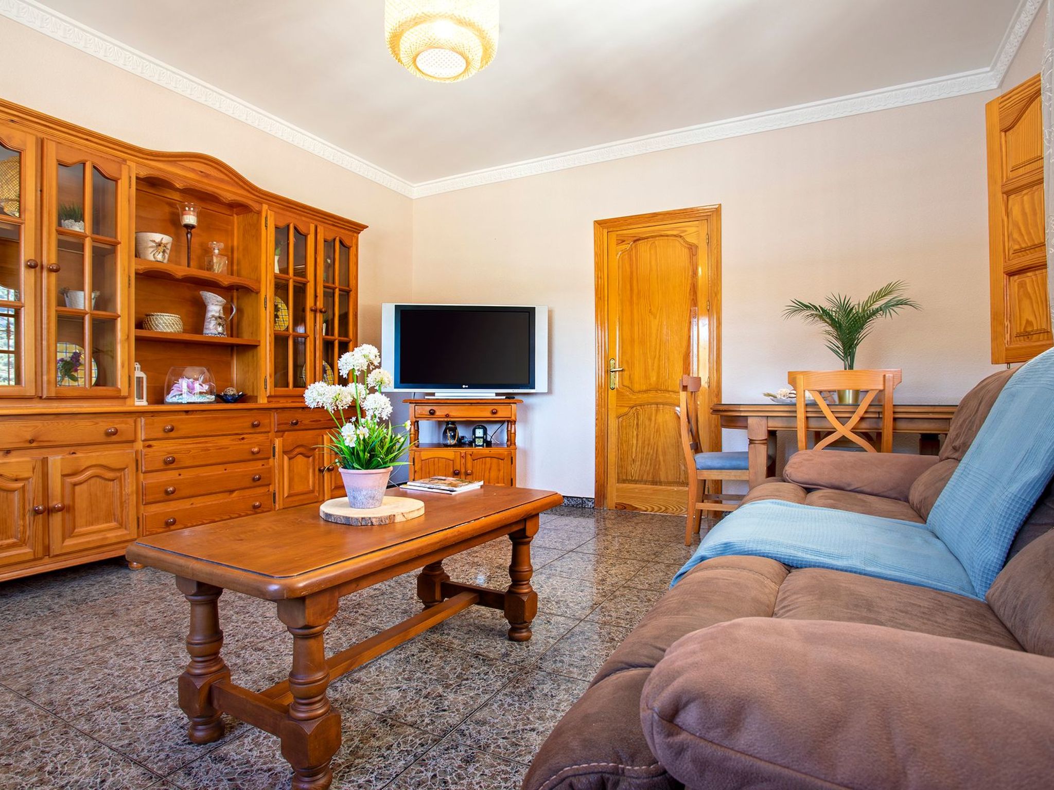 Familienhaus mit großzügigen Außenanlagen-Dedans