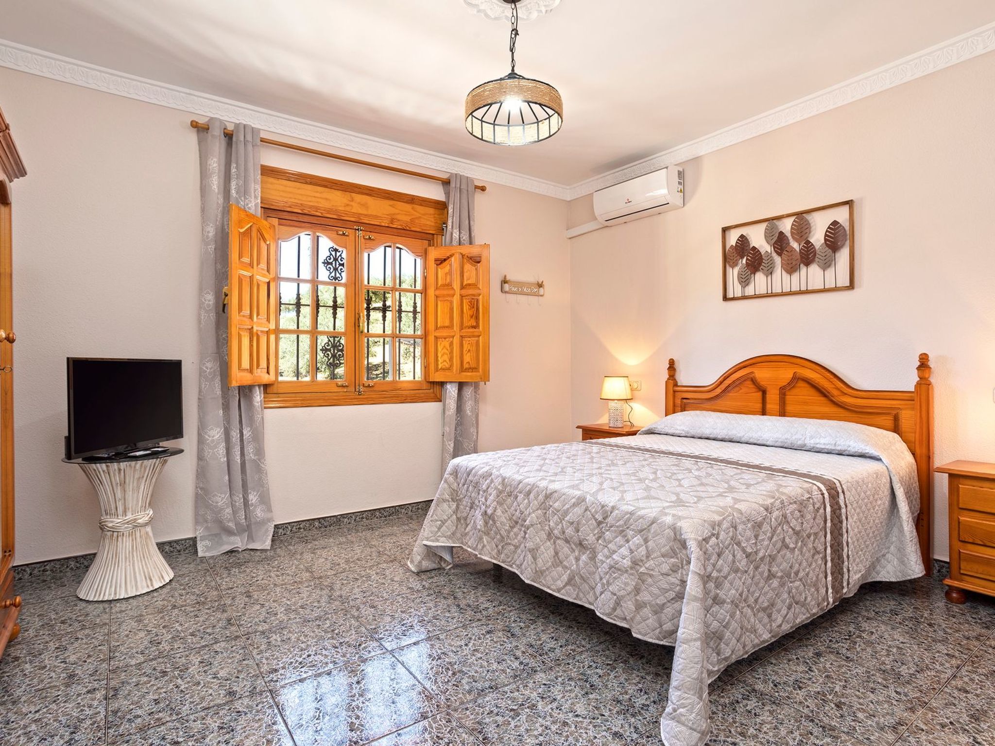 Familienhaus mit großzügigen Außenanlagen-Dedans