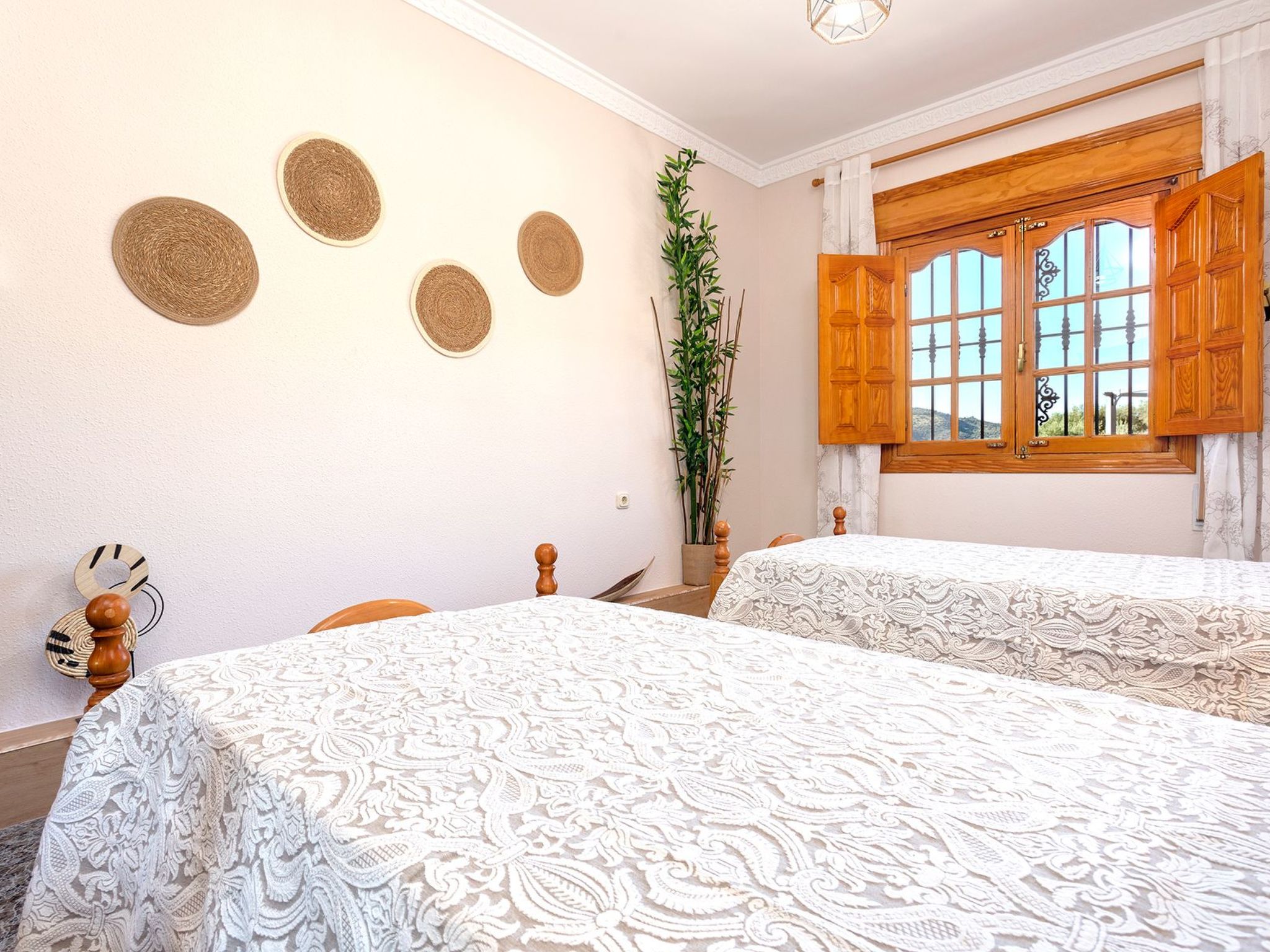 Familienhaus mit großzügigen Außenanlagen-Dedans