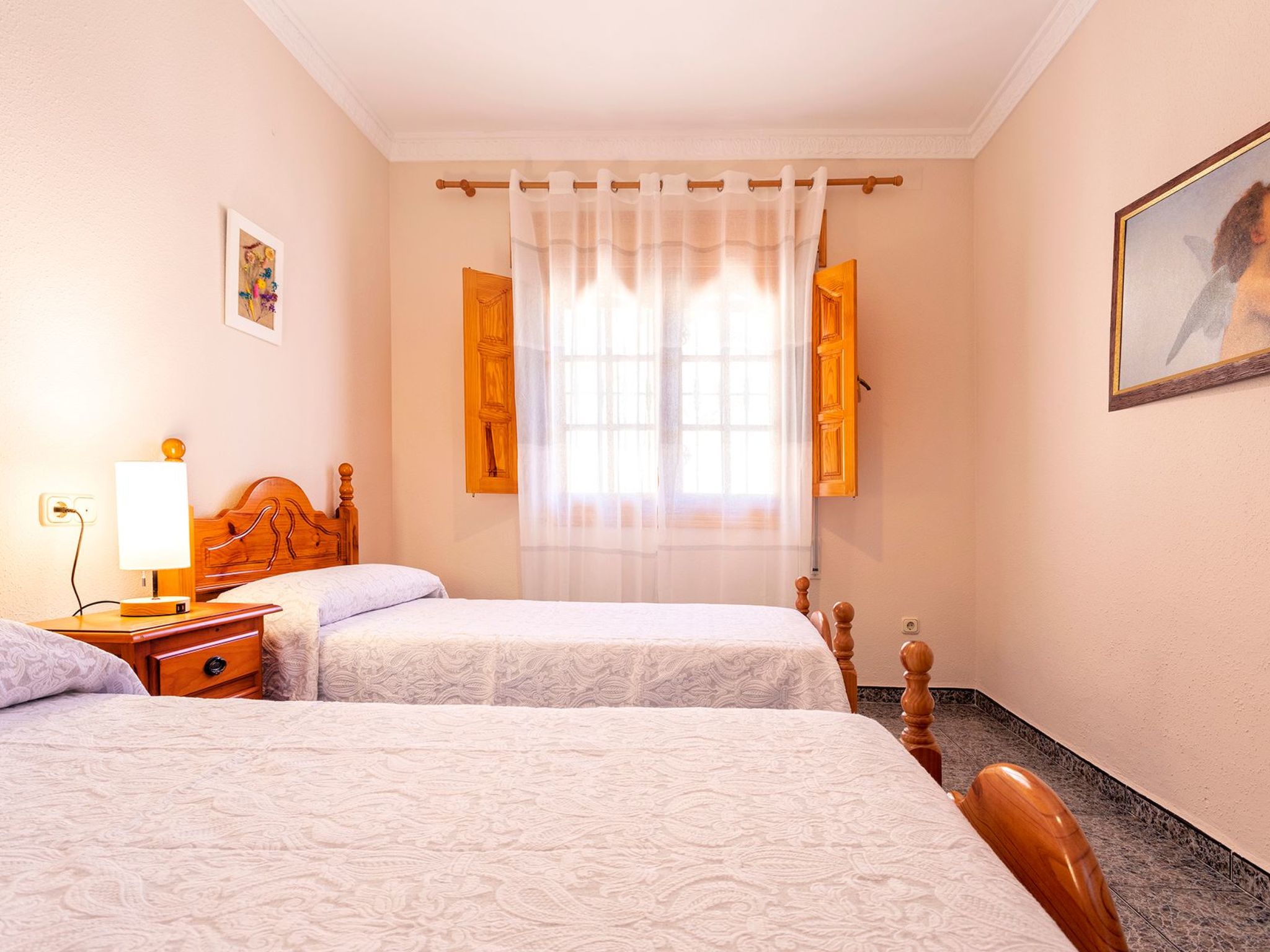 Familienhaus mit großzügigen Außenanlagen-Dedans