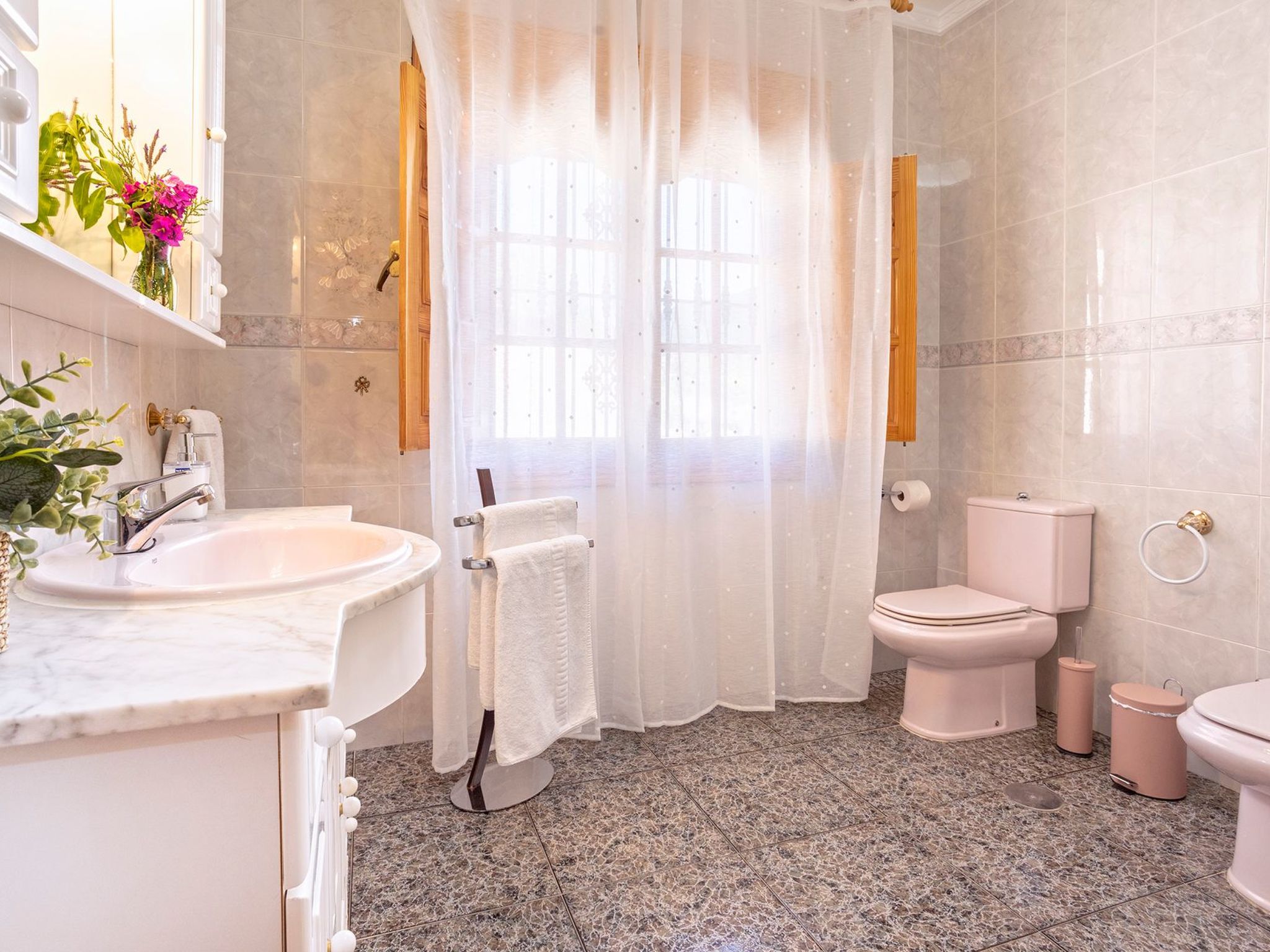 Familienhaus mit großzügigen Außenanlagen