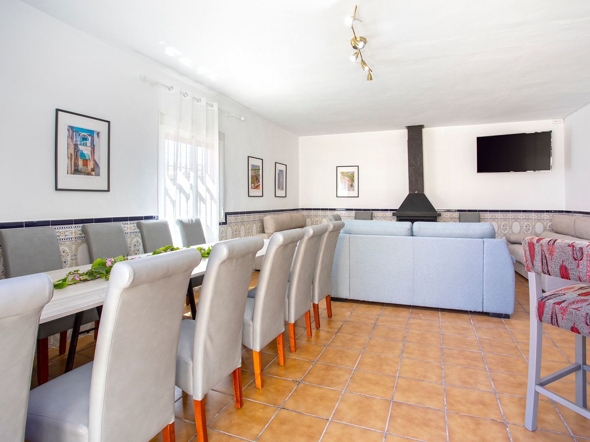 Familienhaus mit großzügigen Außenanlagen-Dedans