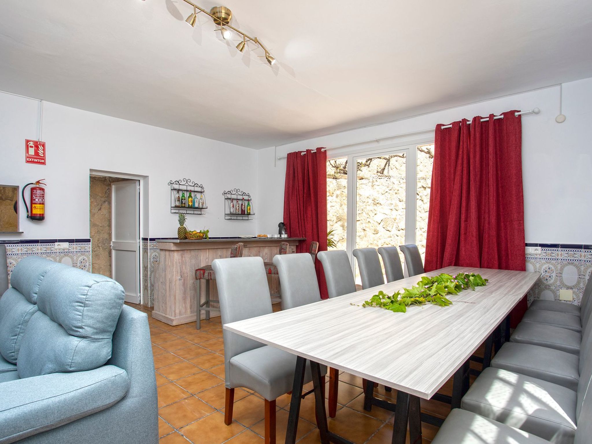 Familienhaus mit großzügigen Außenanlagen-Dedans