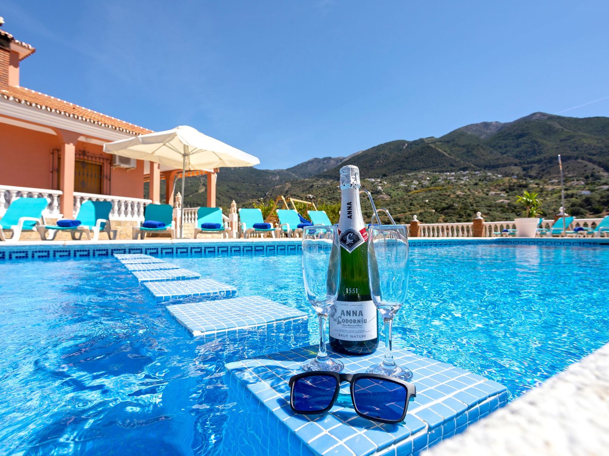 Familienhaus mit großzügigen Außenanlagen-Dedans