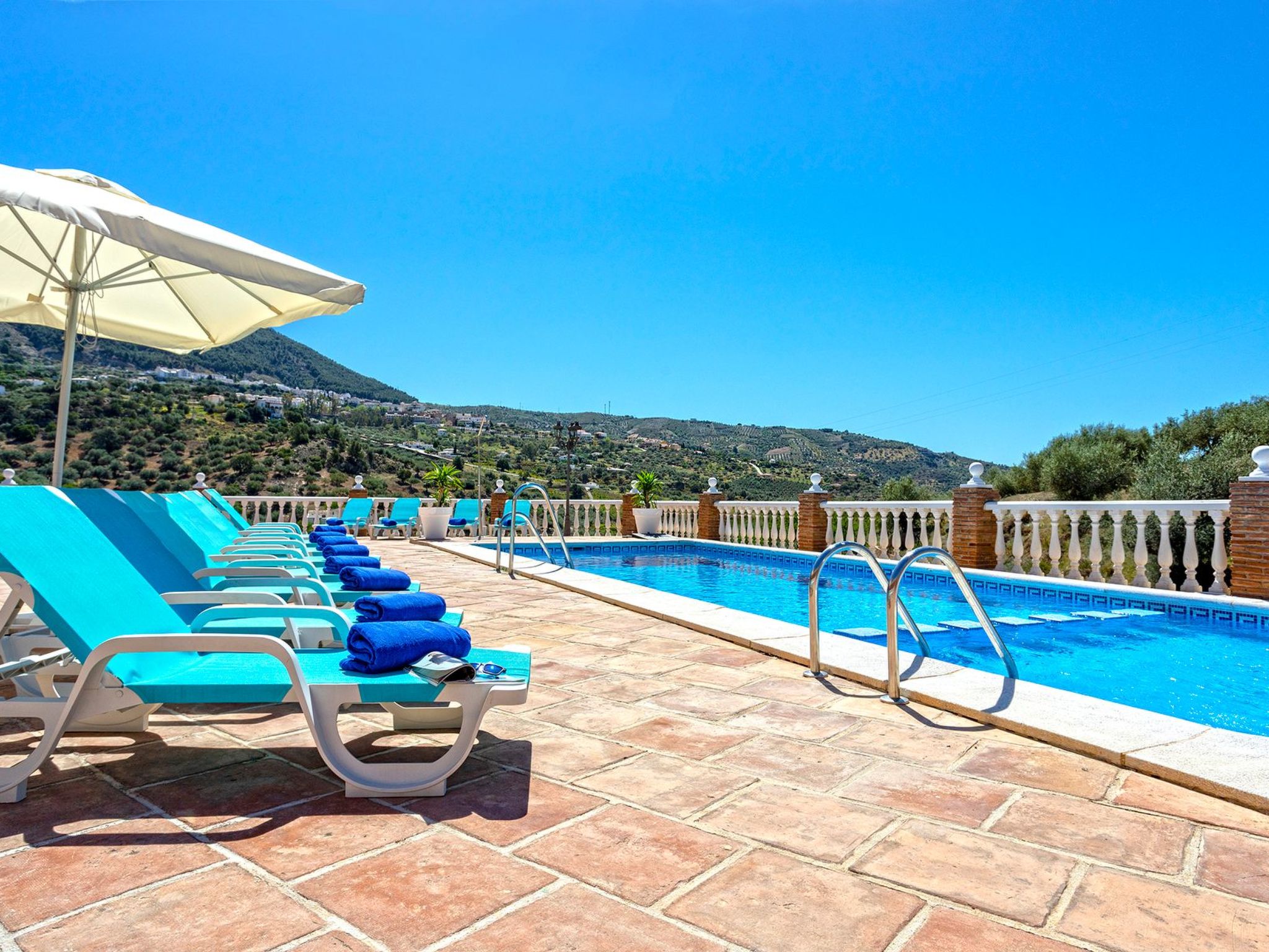 Familienhaus mit großzügigen Außenanlagen-Dedans