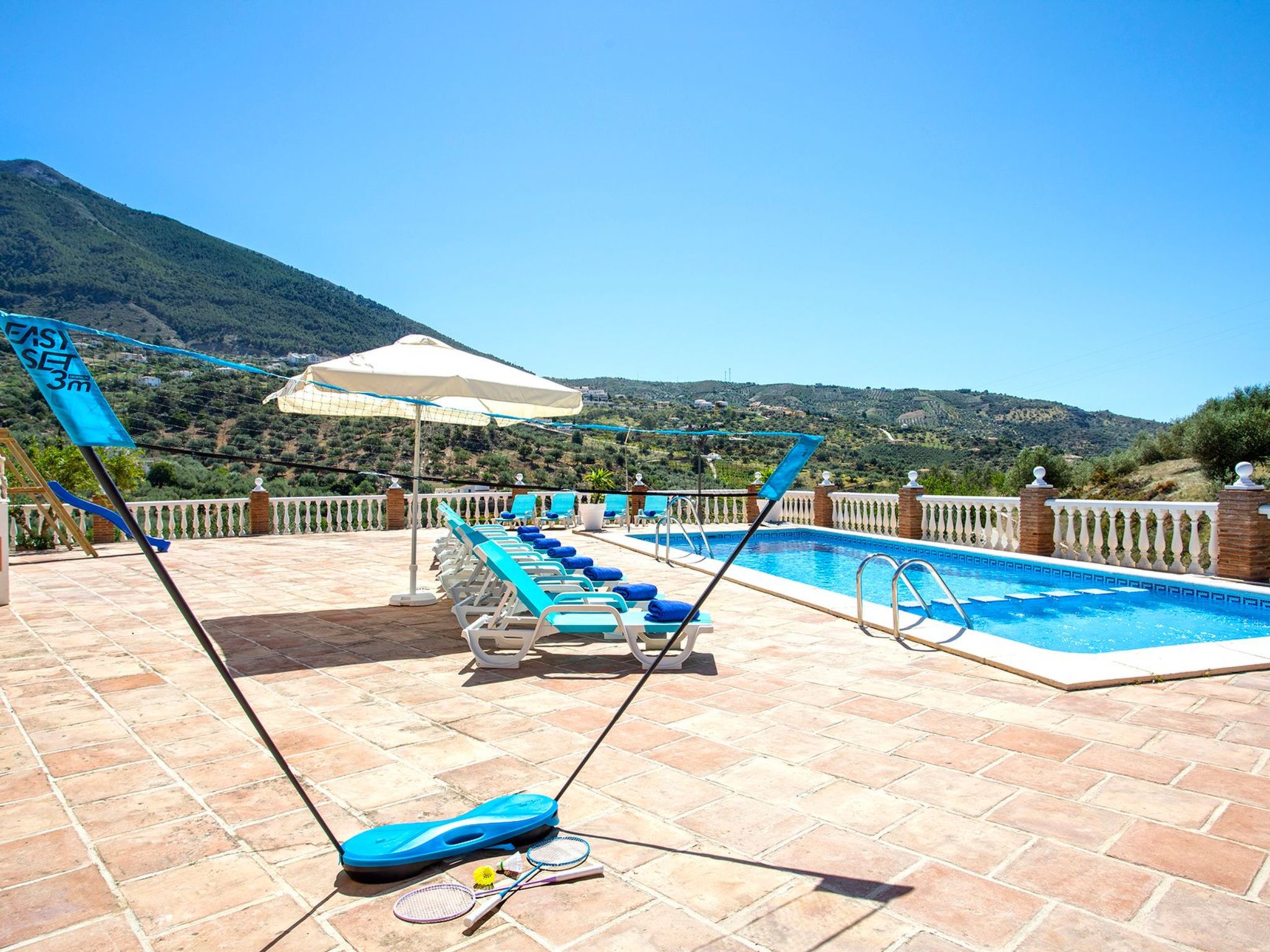 Familienhaus mit großzügigen Außenanlagen-Dedans