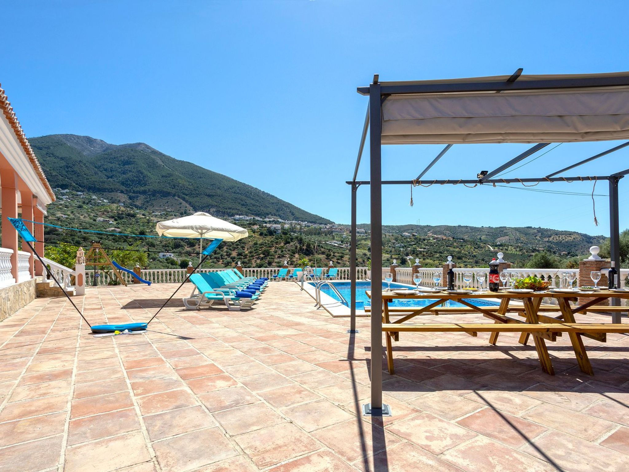 Familienhaus mit großzügigen Außenanlagen-Dedans