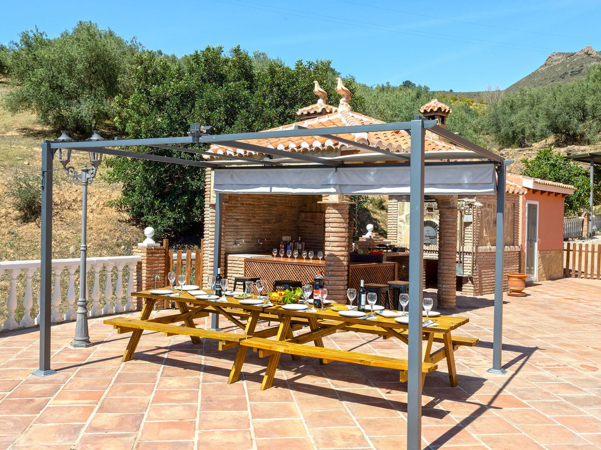 Familienhaus mit großzügigen Außenanlagen-Dedans