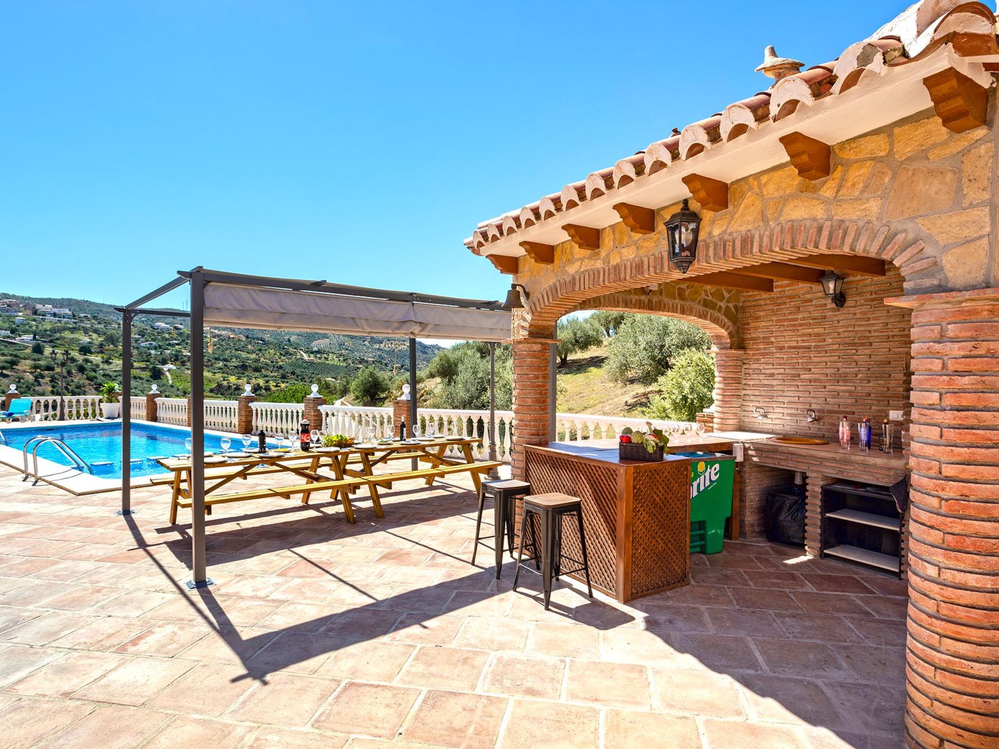 Familienhaus mit großzügigen Außenanlagen-Dedans