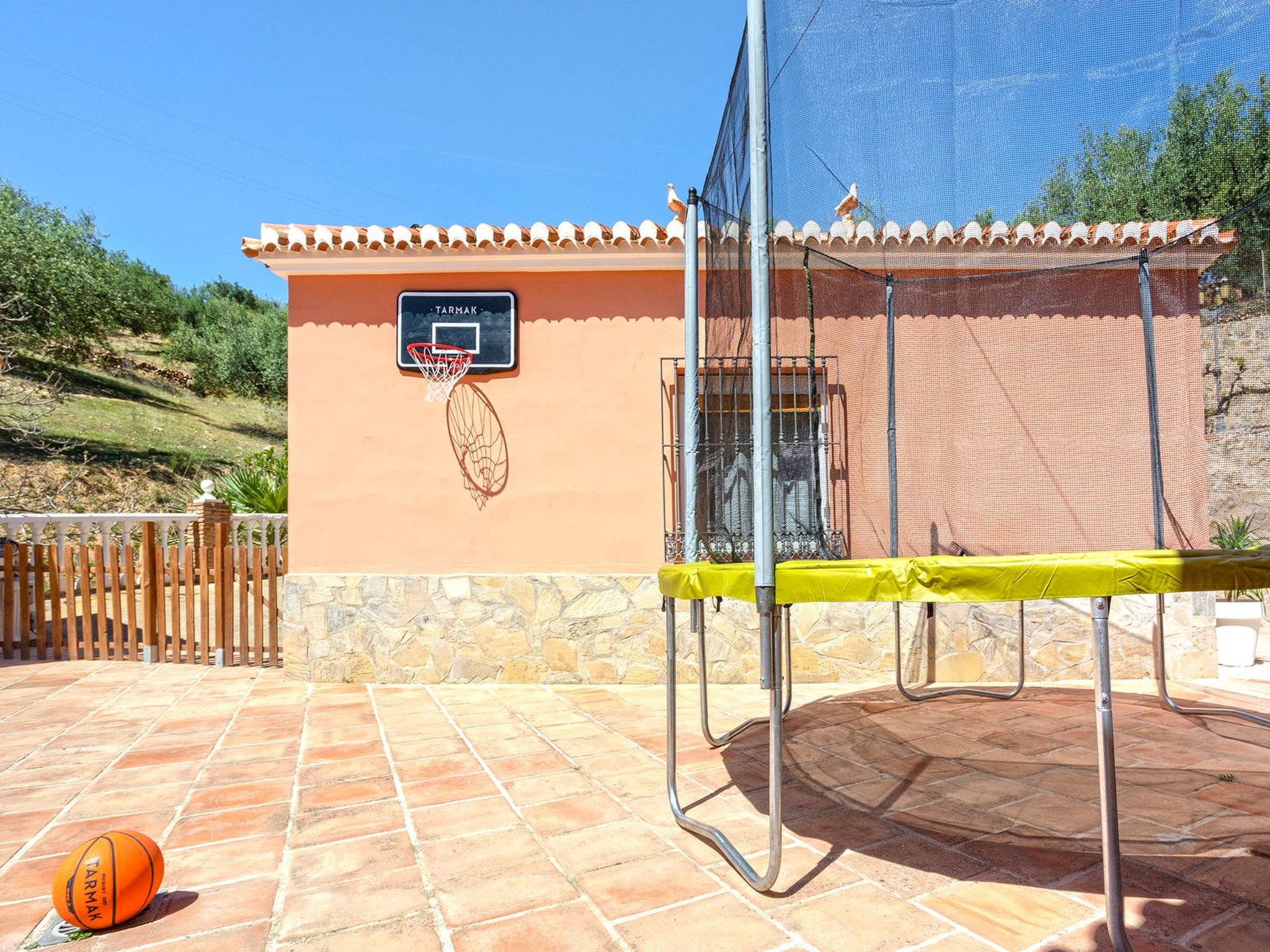 Familienhaus mit großzügigen Außenanlagen-Dedans