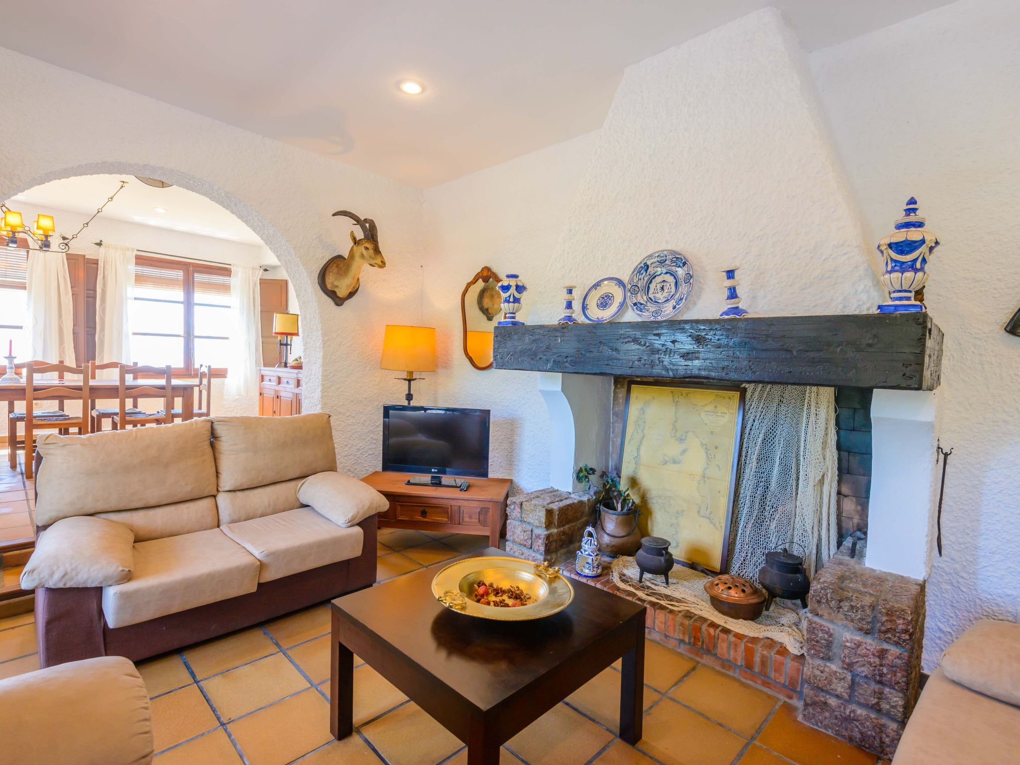 Privates Schwimmbad mit Grill und Feuerstelle-Dedans