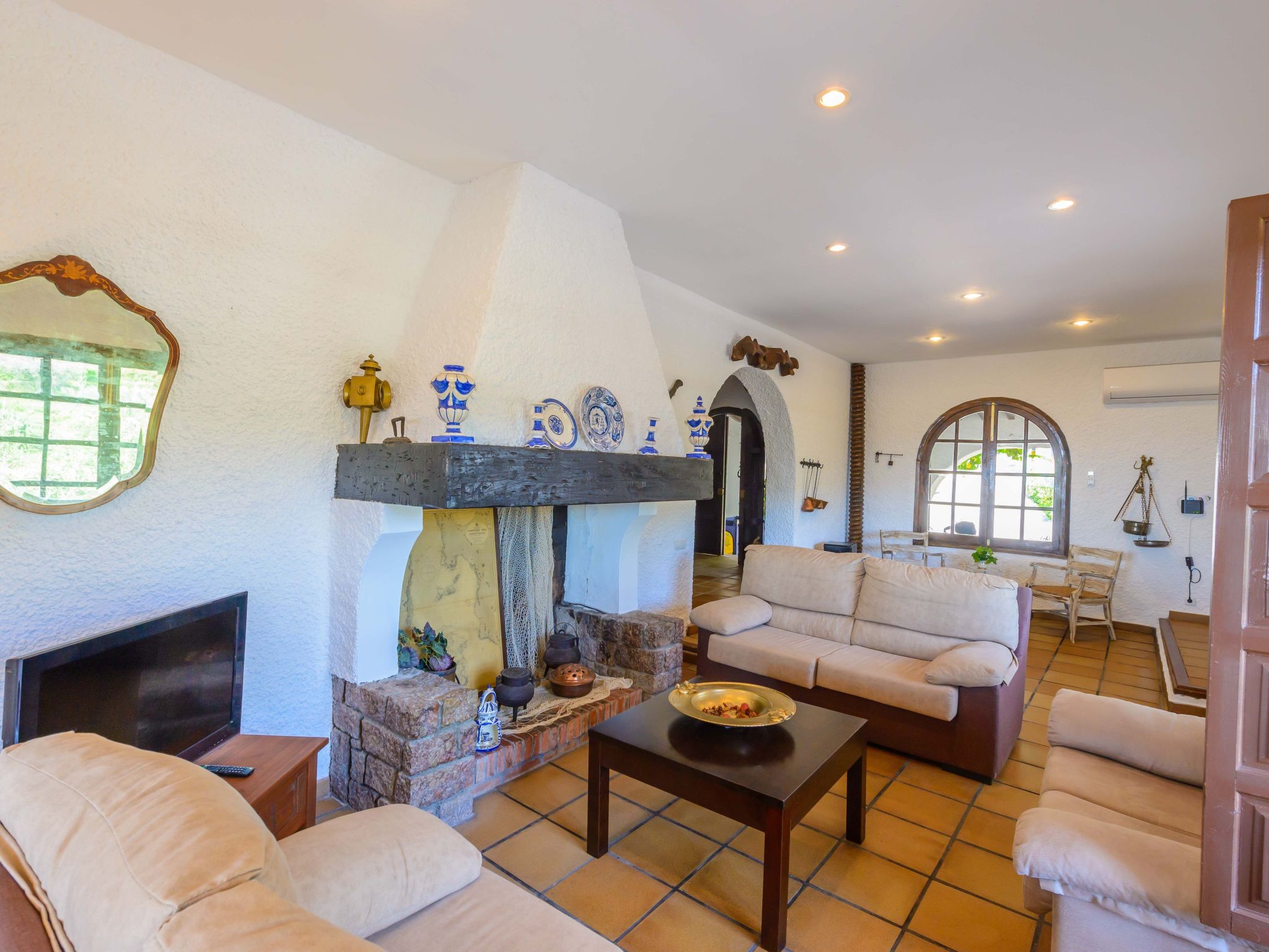 Privates Schwimmbad mit Grill und Feuerstelle-Dedans