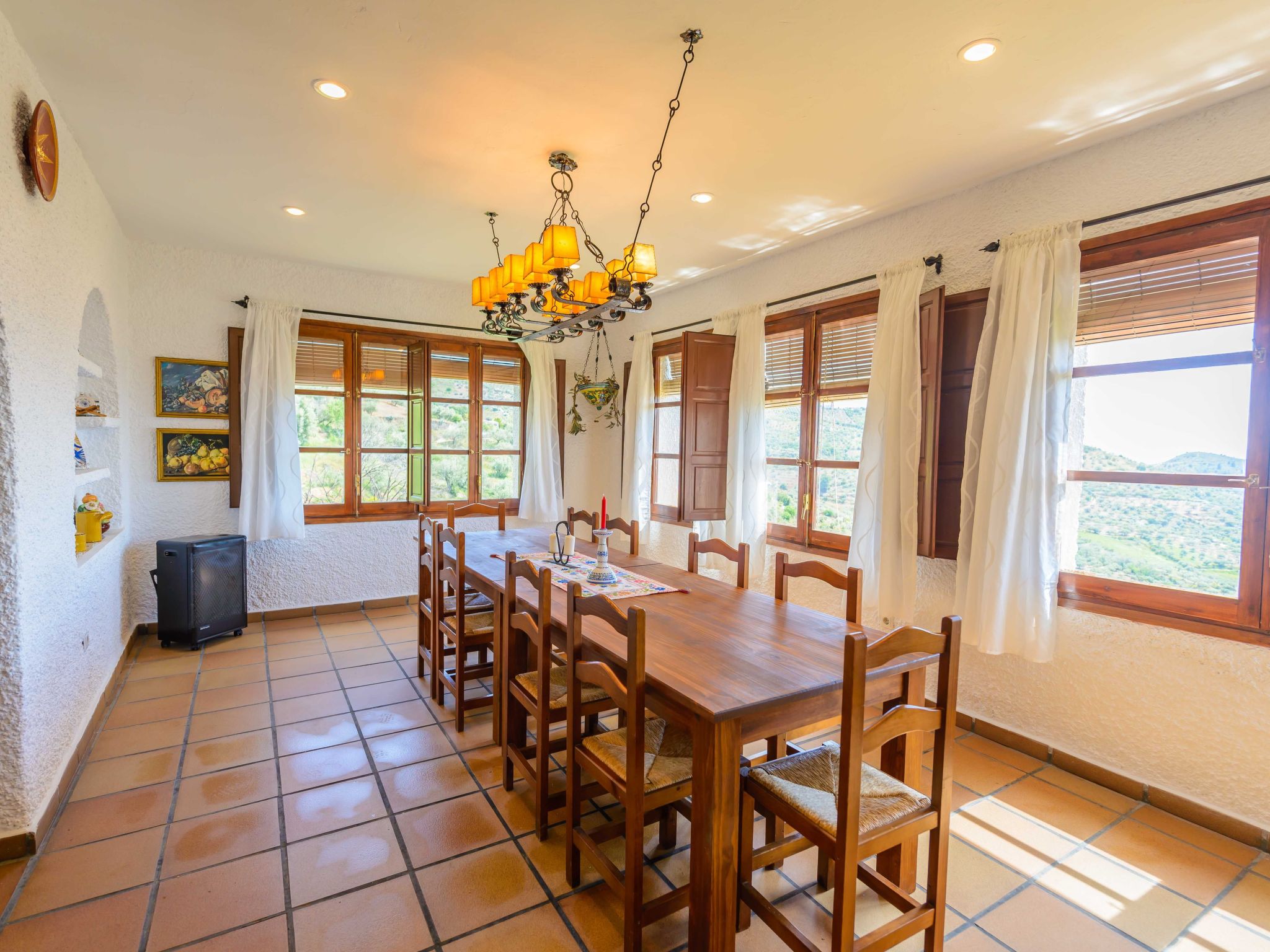 Privates Schwimmbad mit Grill und Feuerstelle-Dedans