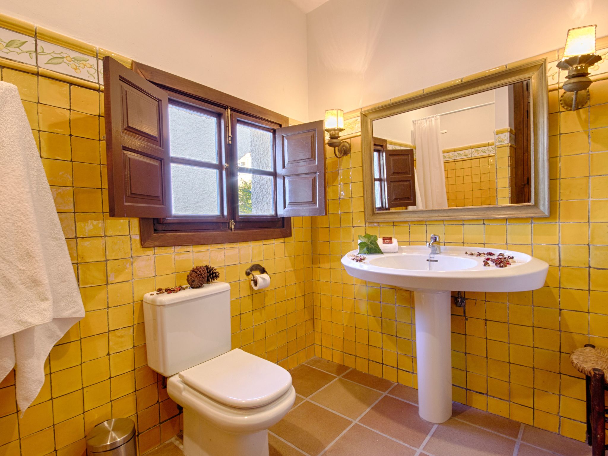 Privates Schwimmbad mit Grill und Feuerstelle-Dedans