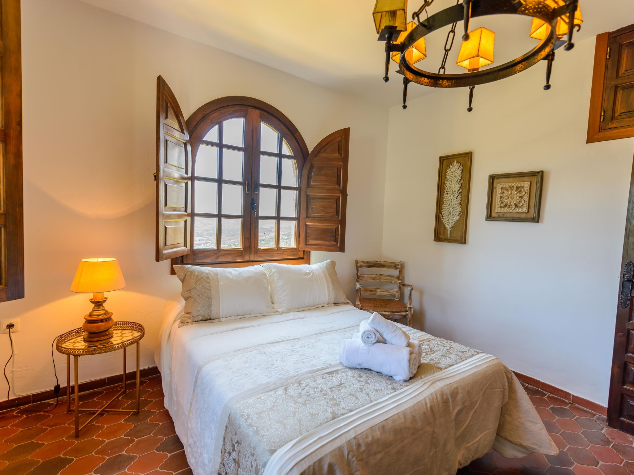 Privates Schwimmbad mit Grill und Feuerstelle-Dedans