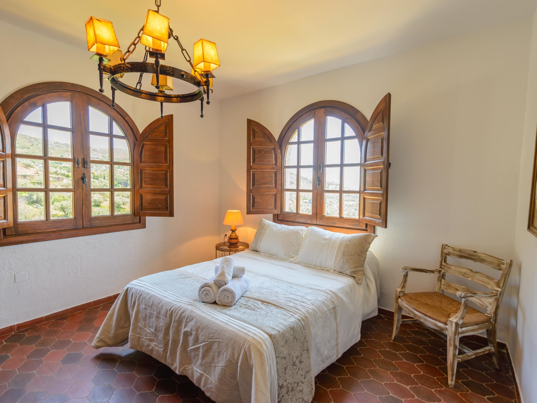 Privates Schwimmbad mit Grill und Feuerstelle-Dedans