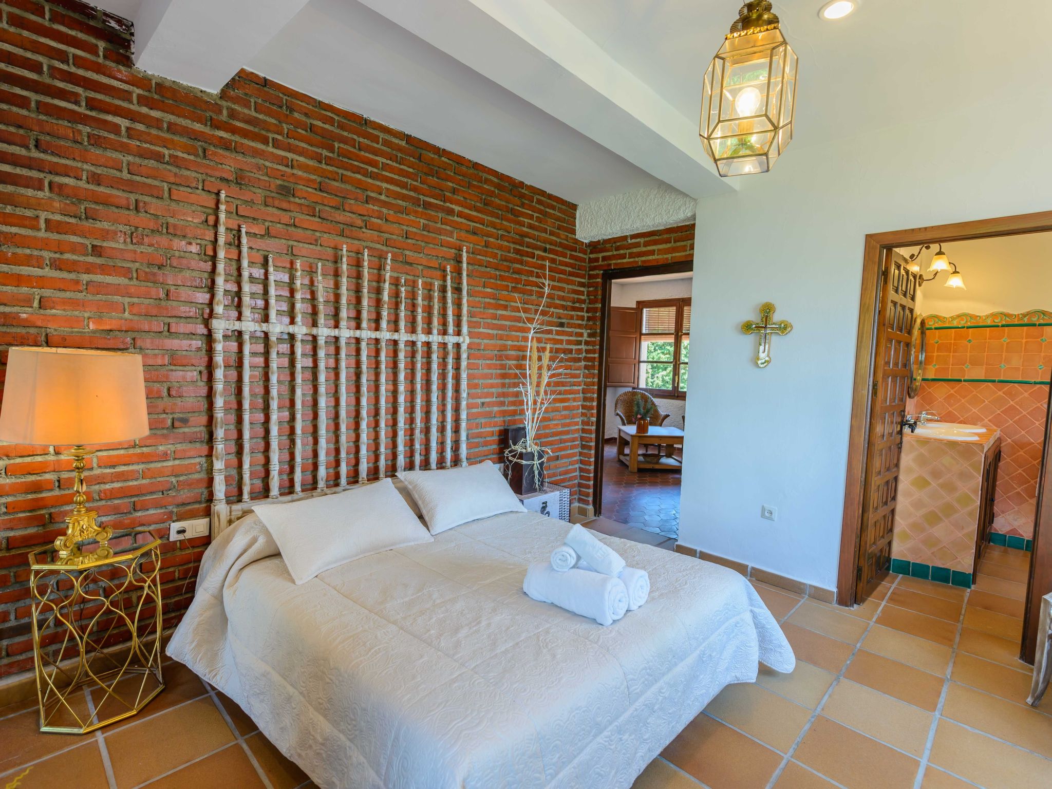 Privates Schwimmbad mit Grill und Feuerstelle-Dedans