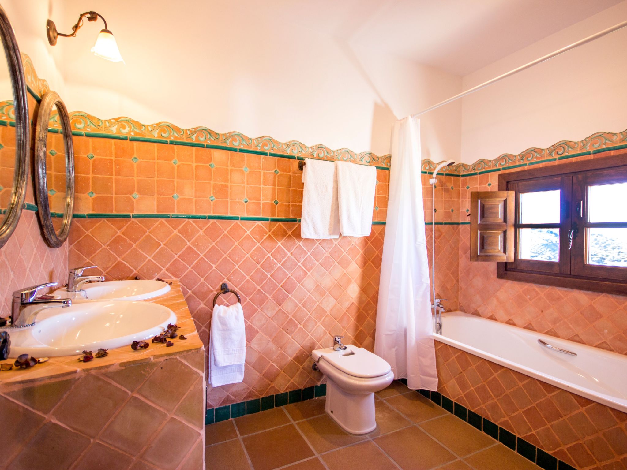 Privates Schwimmbad mit Grill und Feuerstelle-Dedans