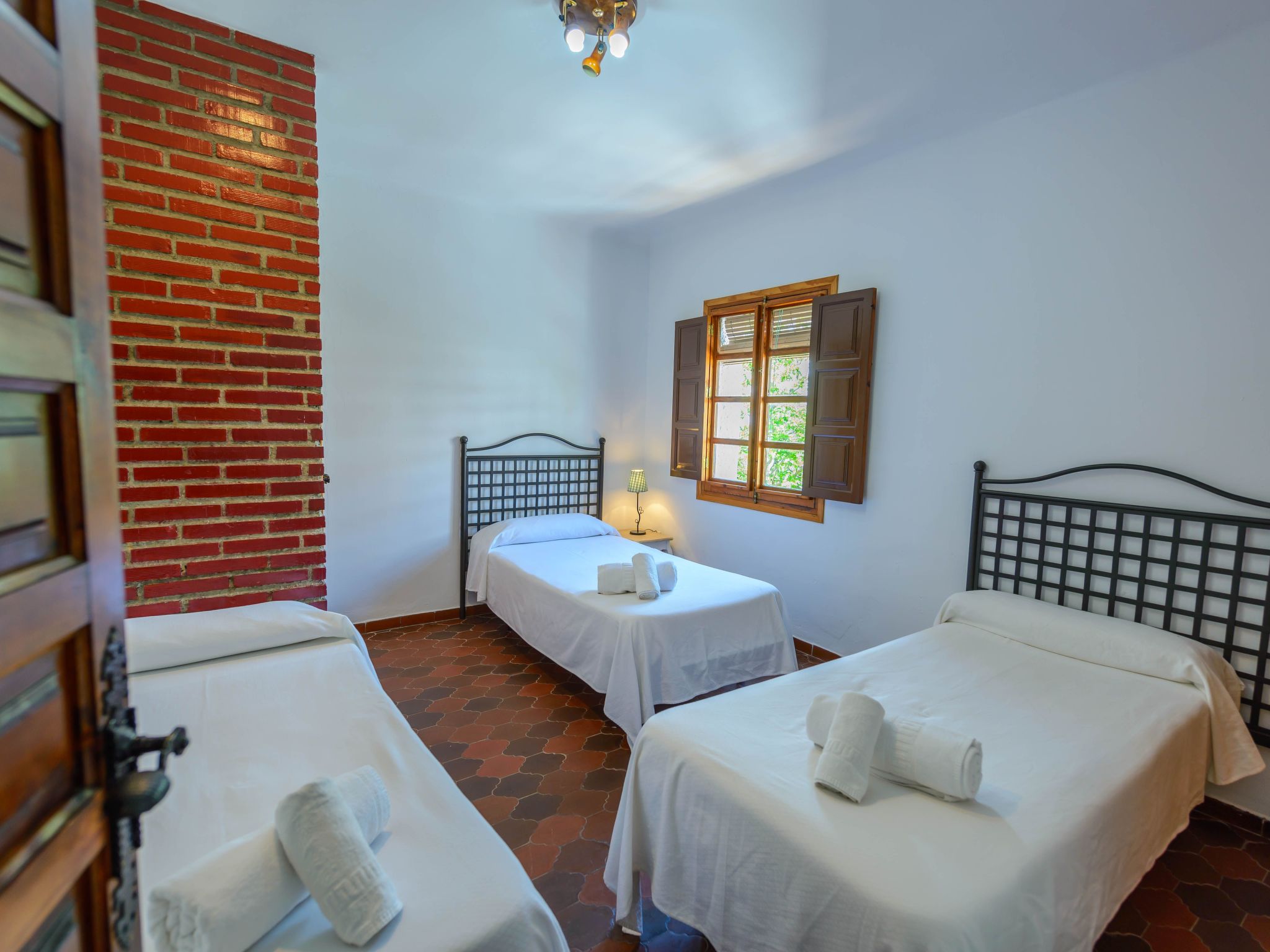 Privates Schwimmbad mit Grill und Feuerstelle-Dedans