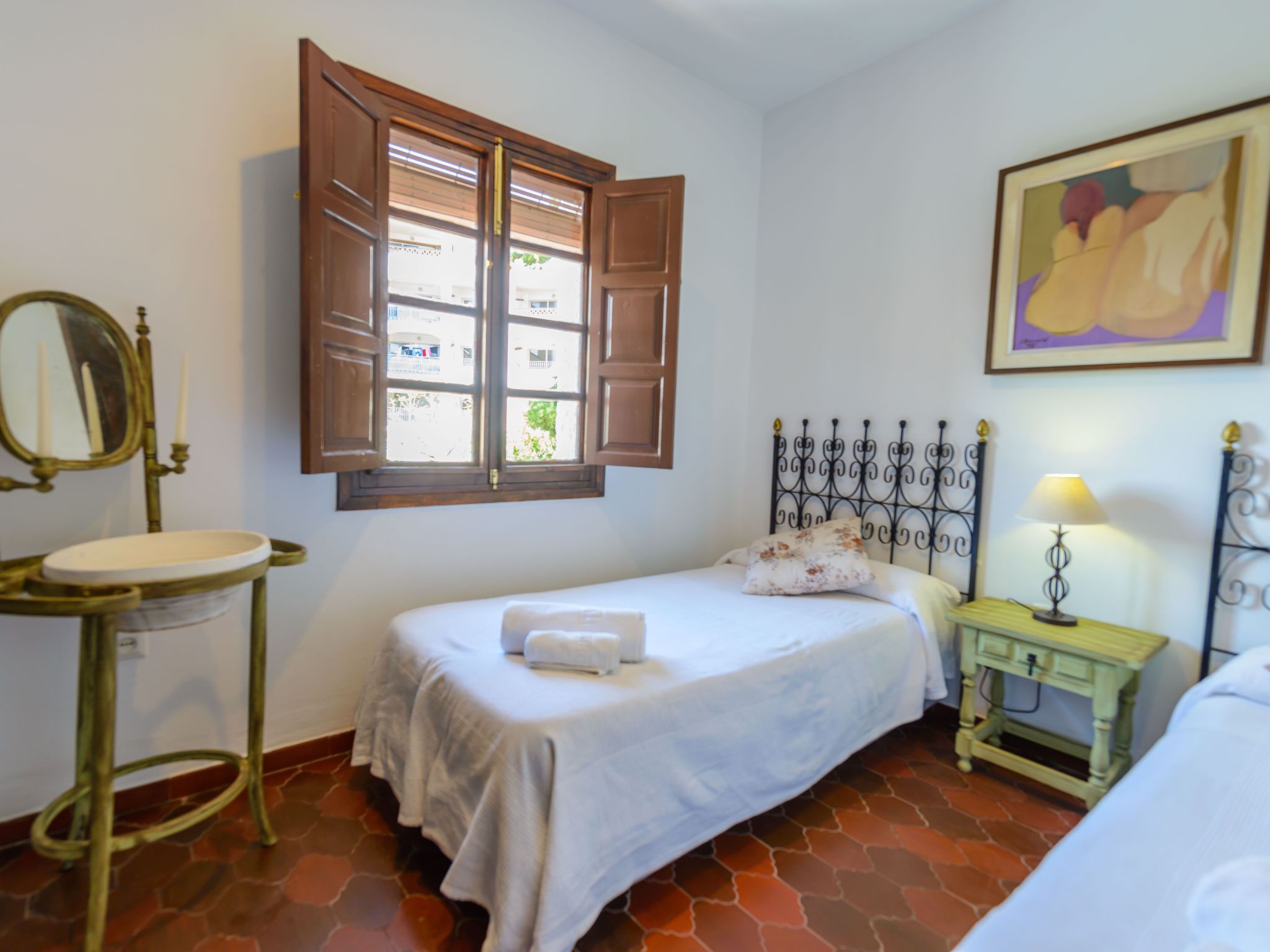 Privates Schwimmbad mit Grill und Feuerstelle-Dedans